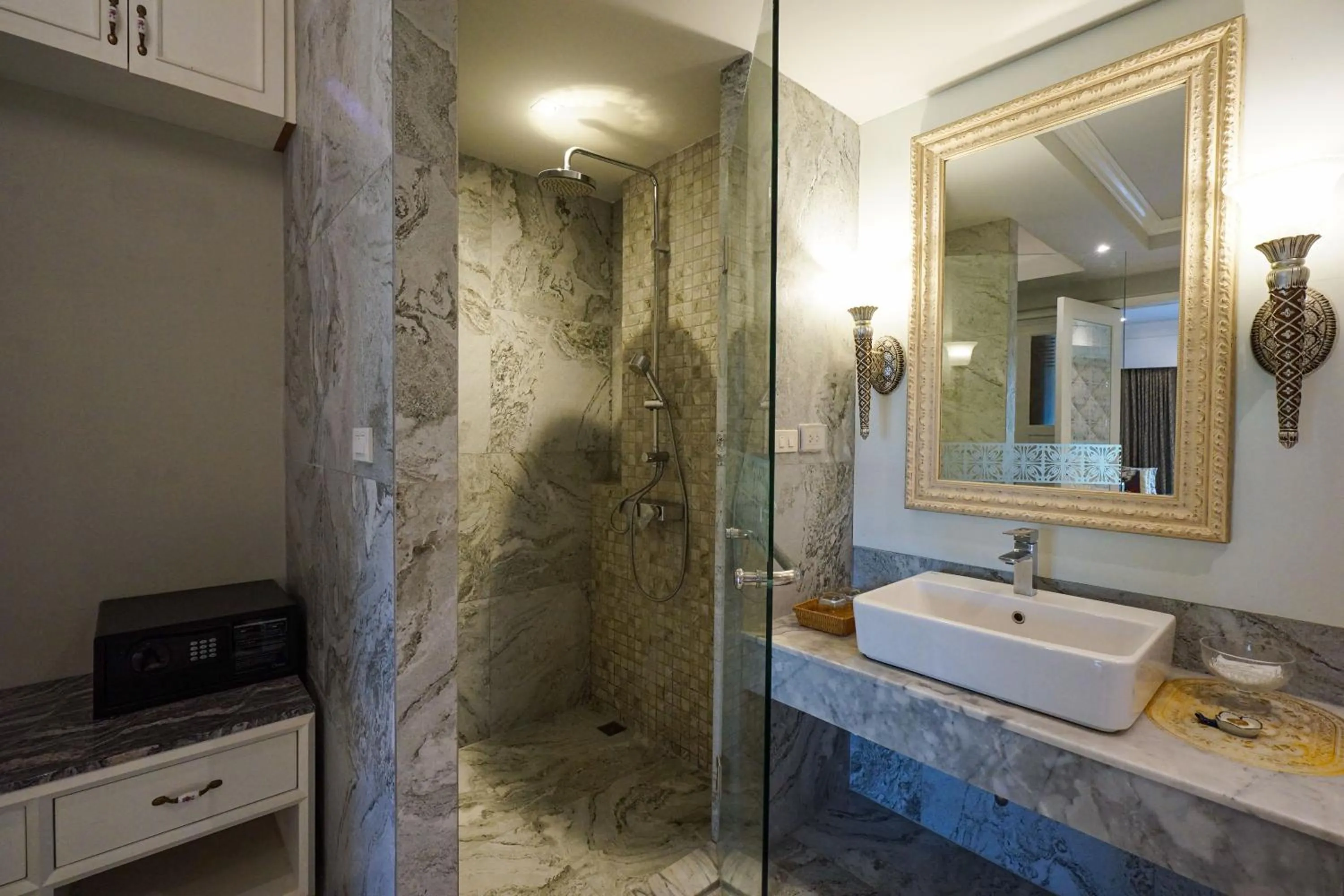 Bath in At Pingnakorn Riverside