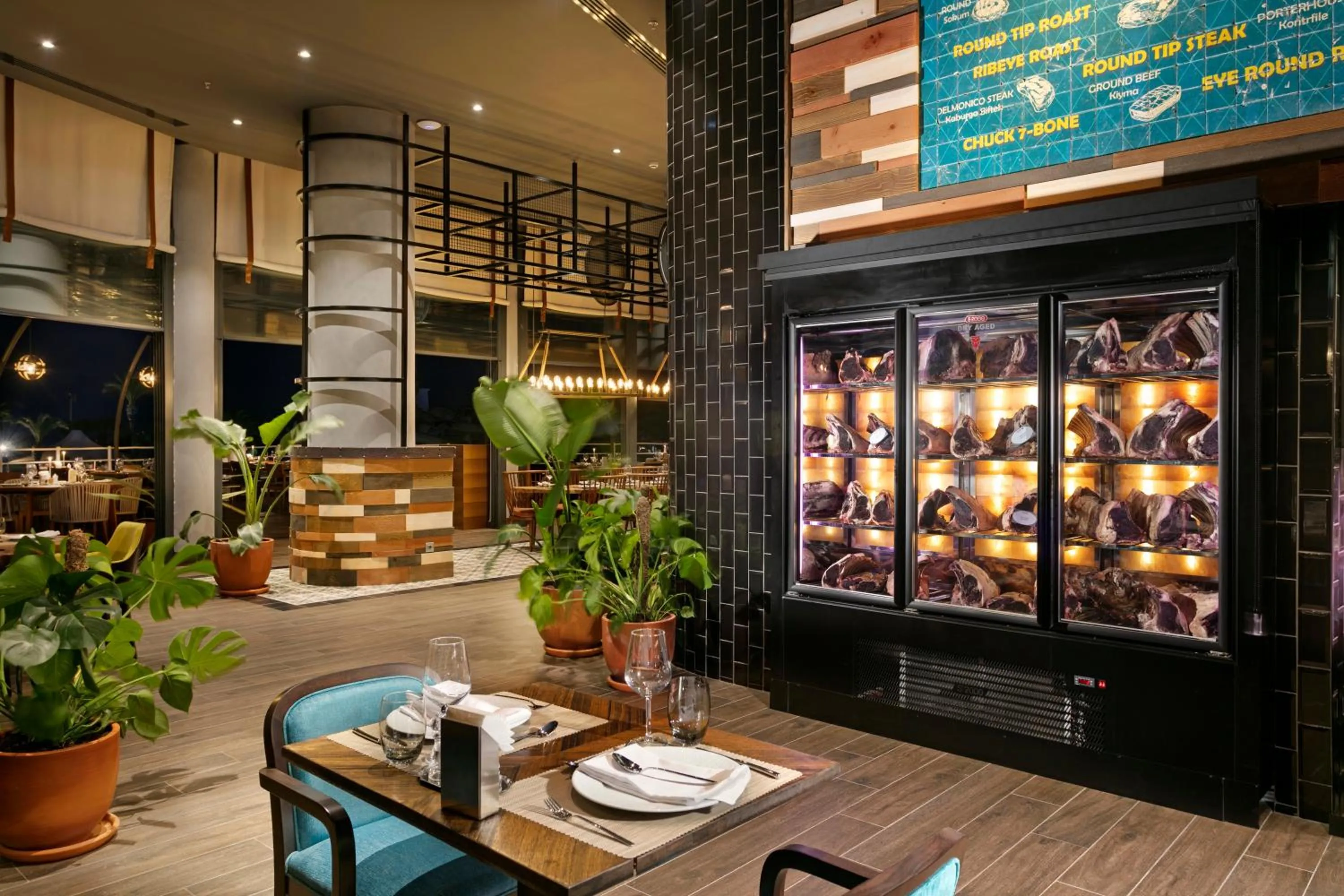 Restaurant/places to eat in Titanic Deluxe Lara