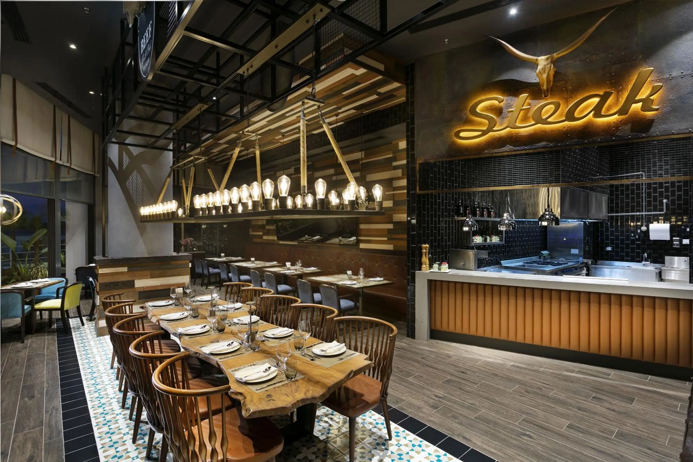 Restaurant/places to eat in Titanic Deluxe Lara