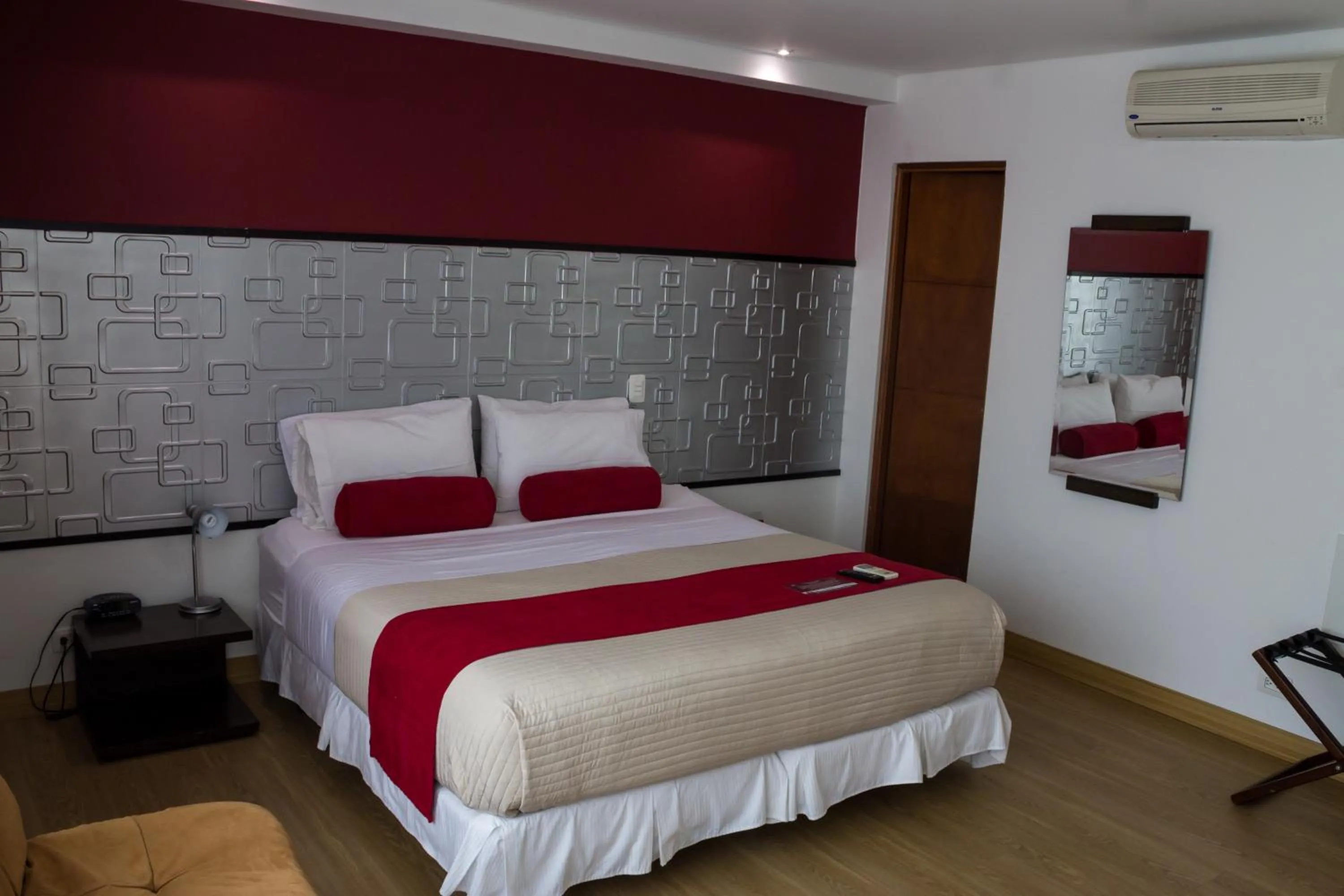 Bedroom, Bed in Hotel Florencia Plaza