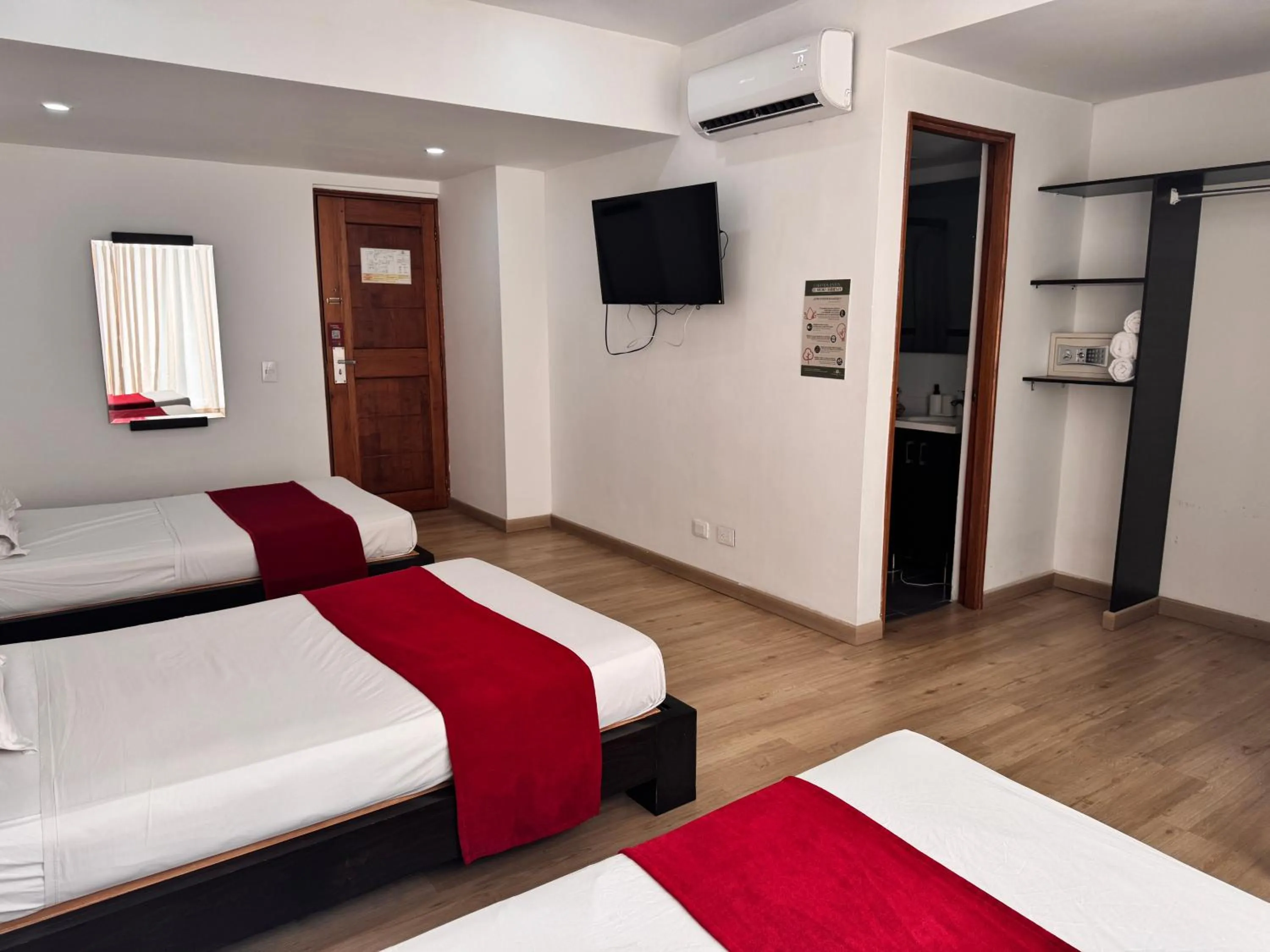 TV and multimedia, Bed in Hotel Florencia Plaza