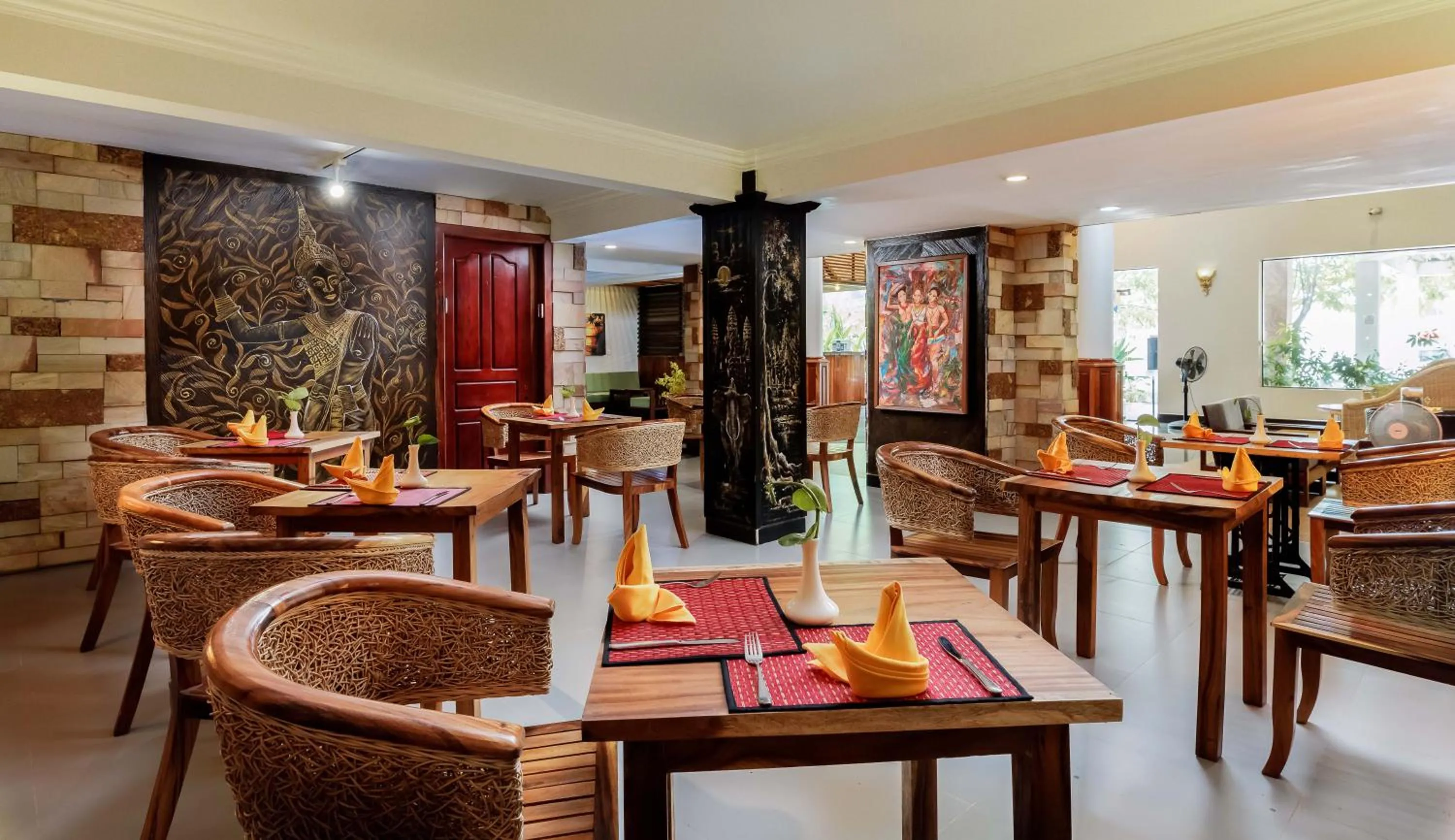 Restaurant/places to eat in Ratana Angkor Hotel