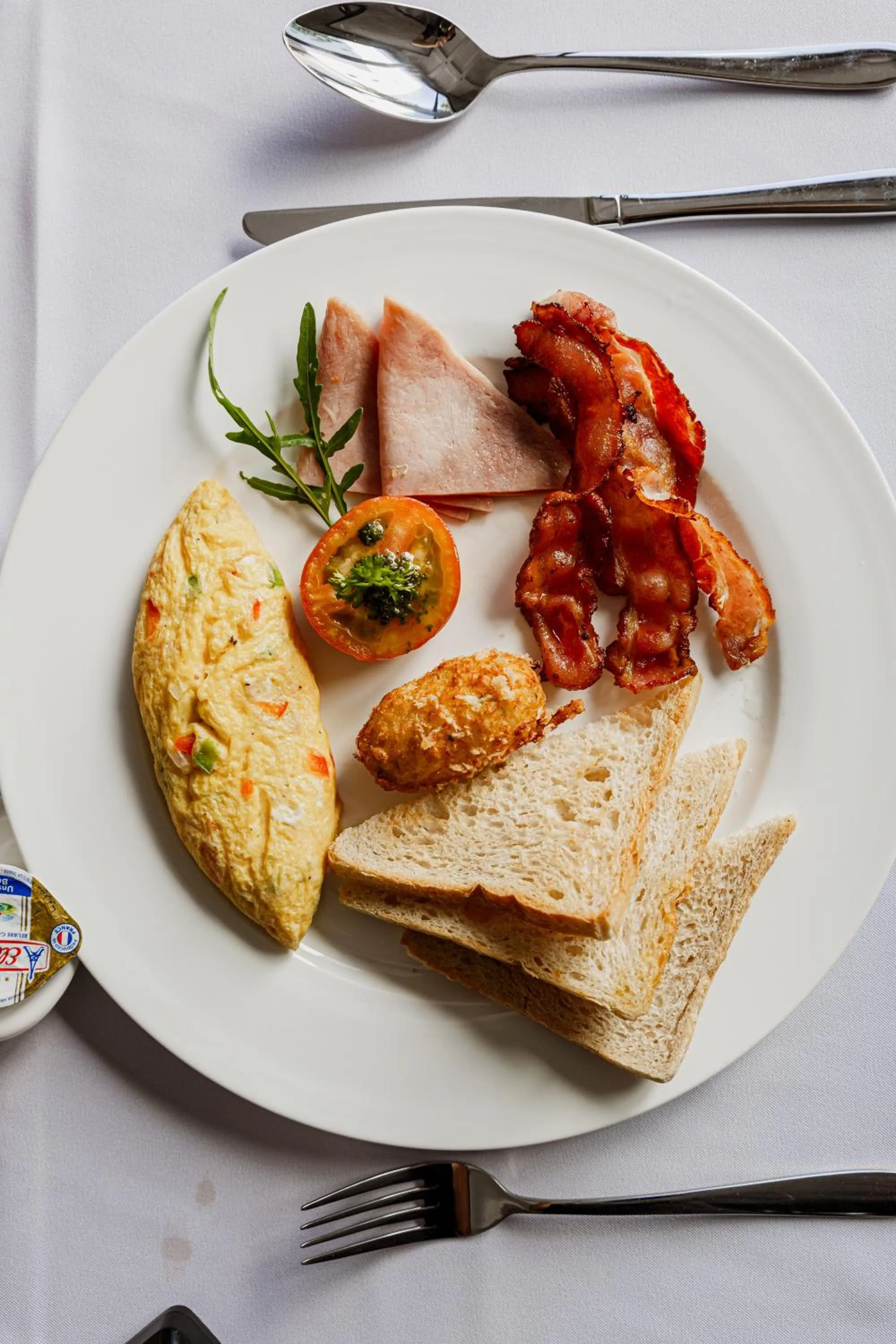 Restaurant/places to eat in Ratana Angkor Hotel