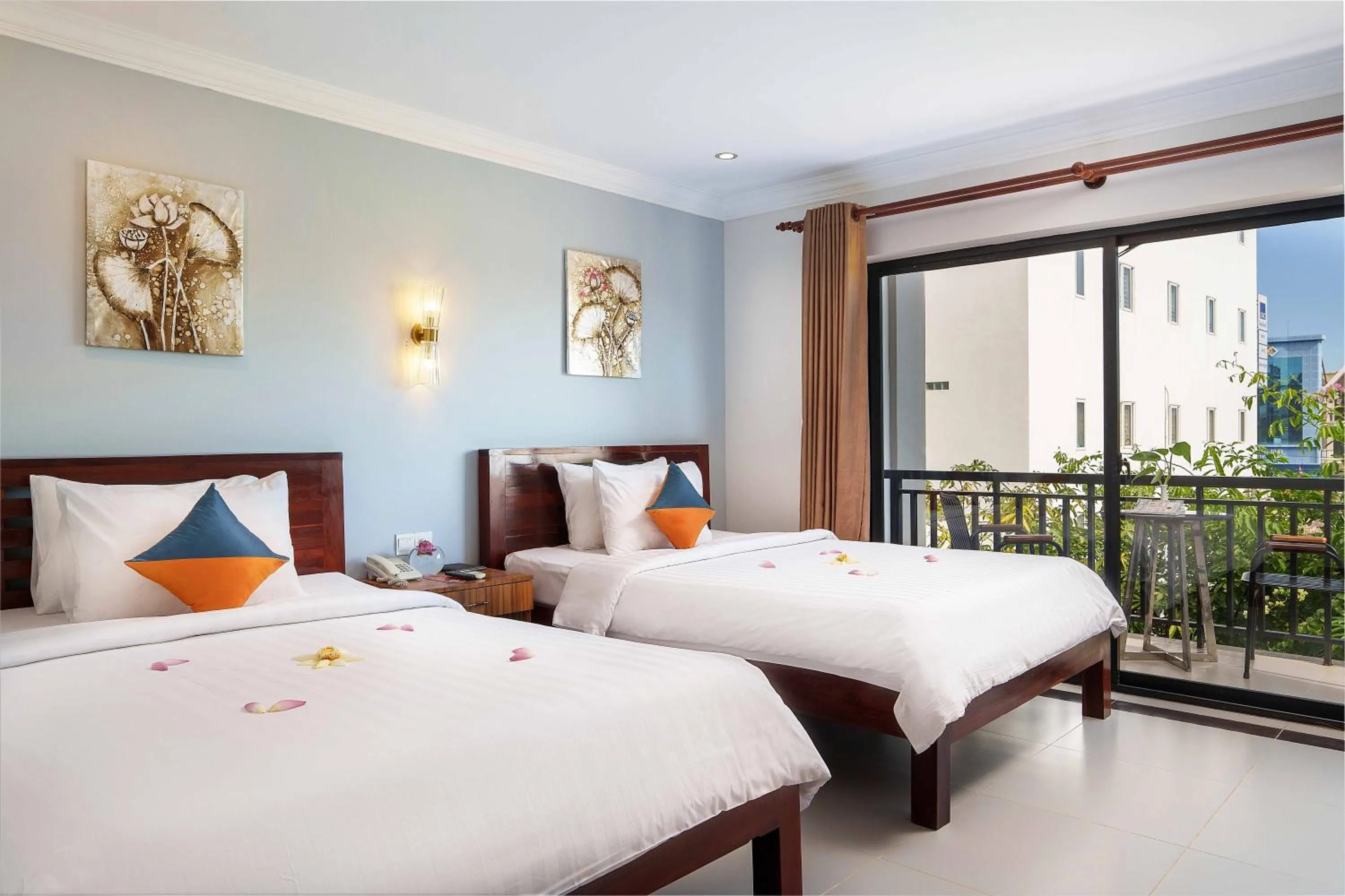 Bed in Ratana Angkor Hotel