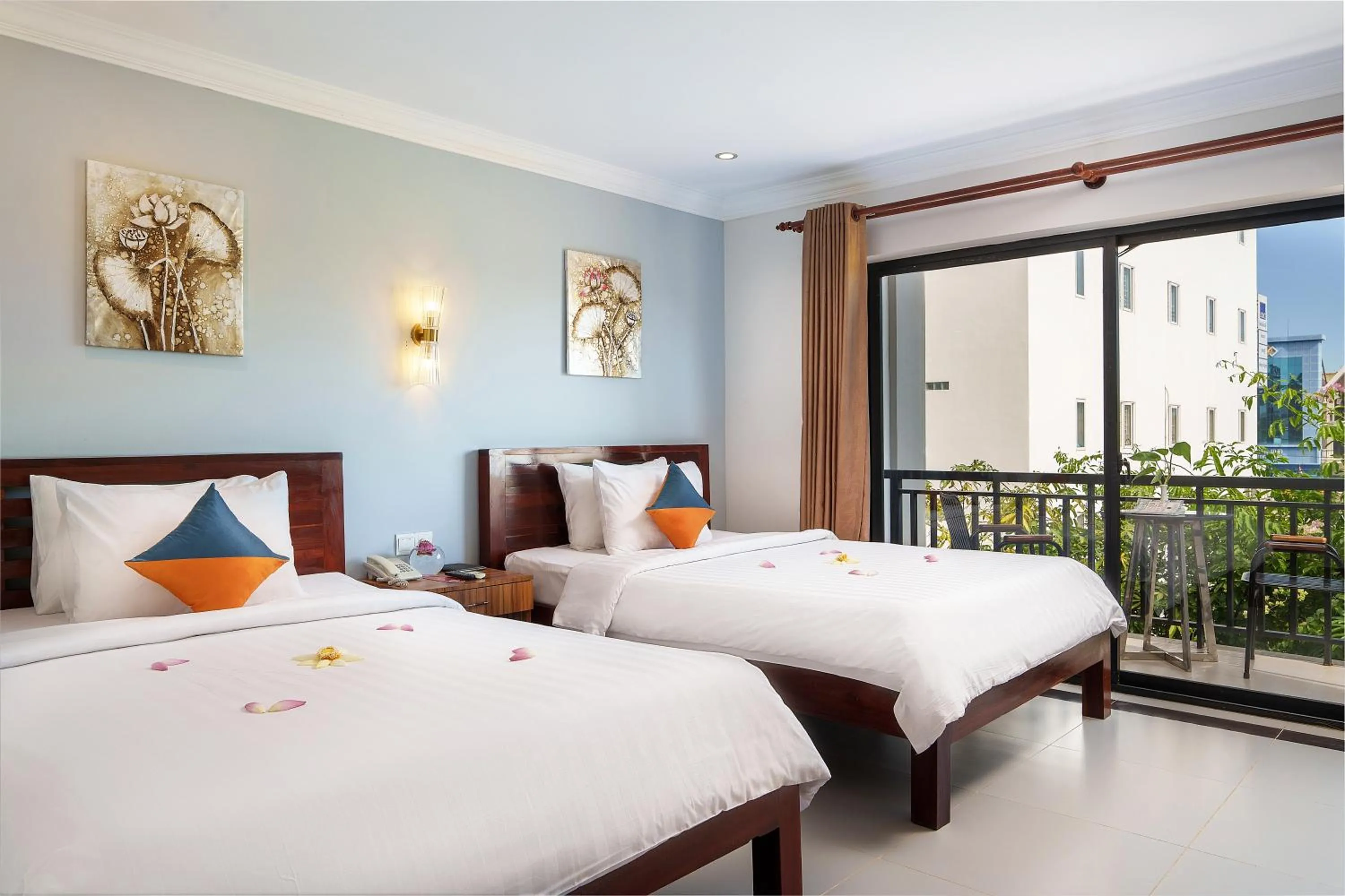 Bed in Ratana Angkor Hotel