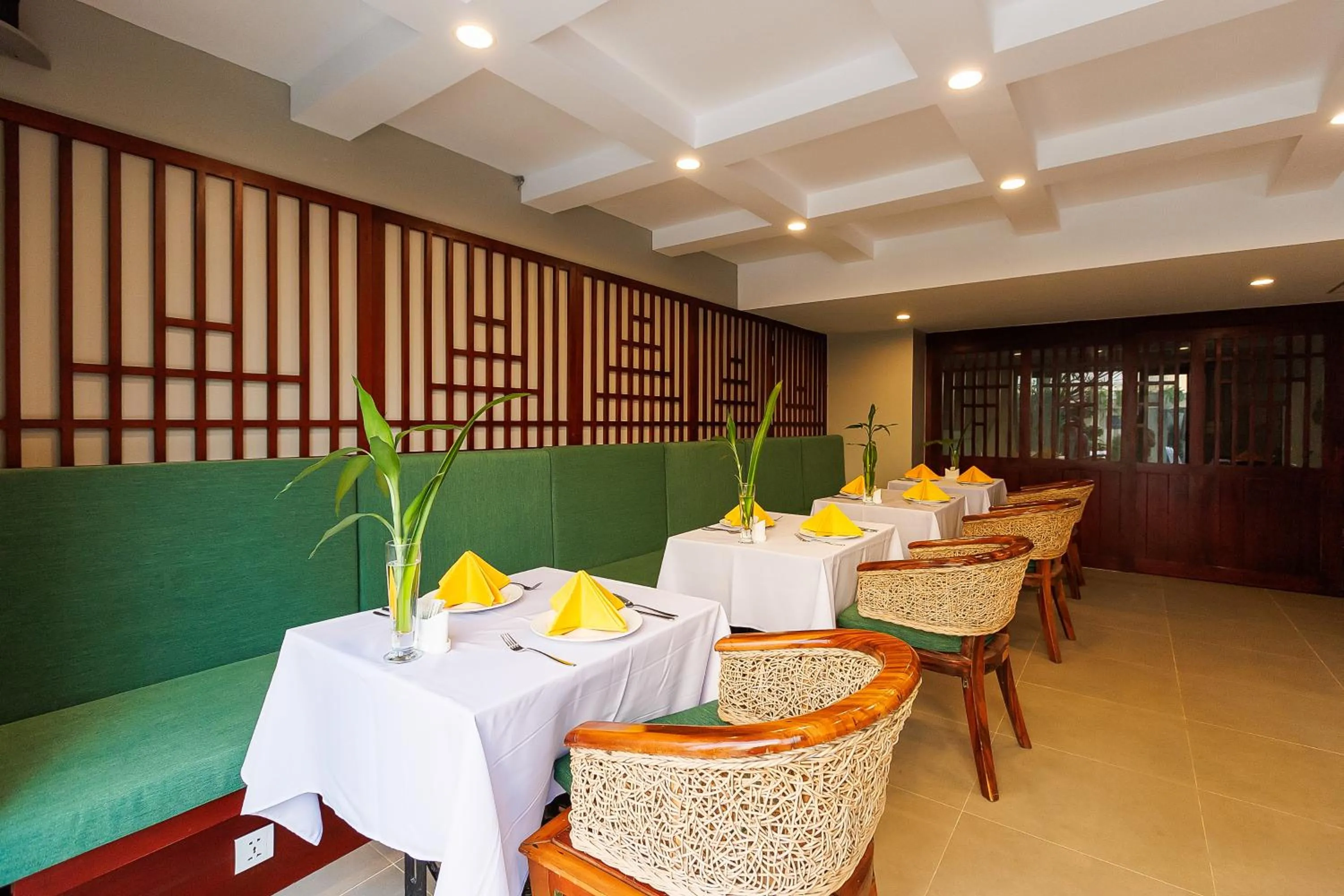 Restaurant/places to eat in Ratana Angkor Hotel