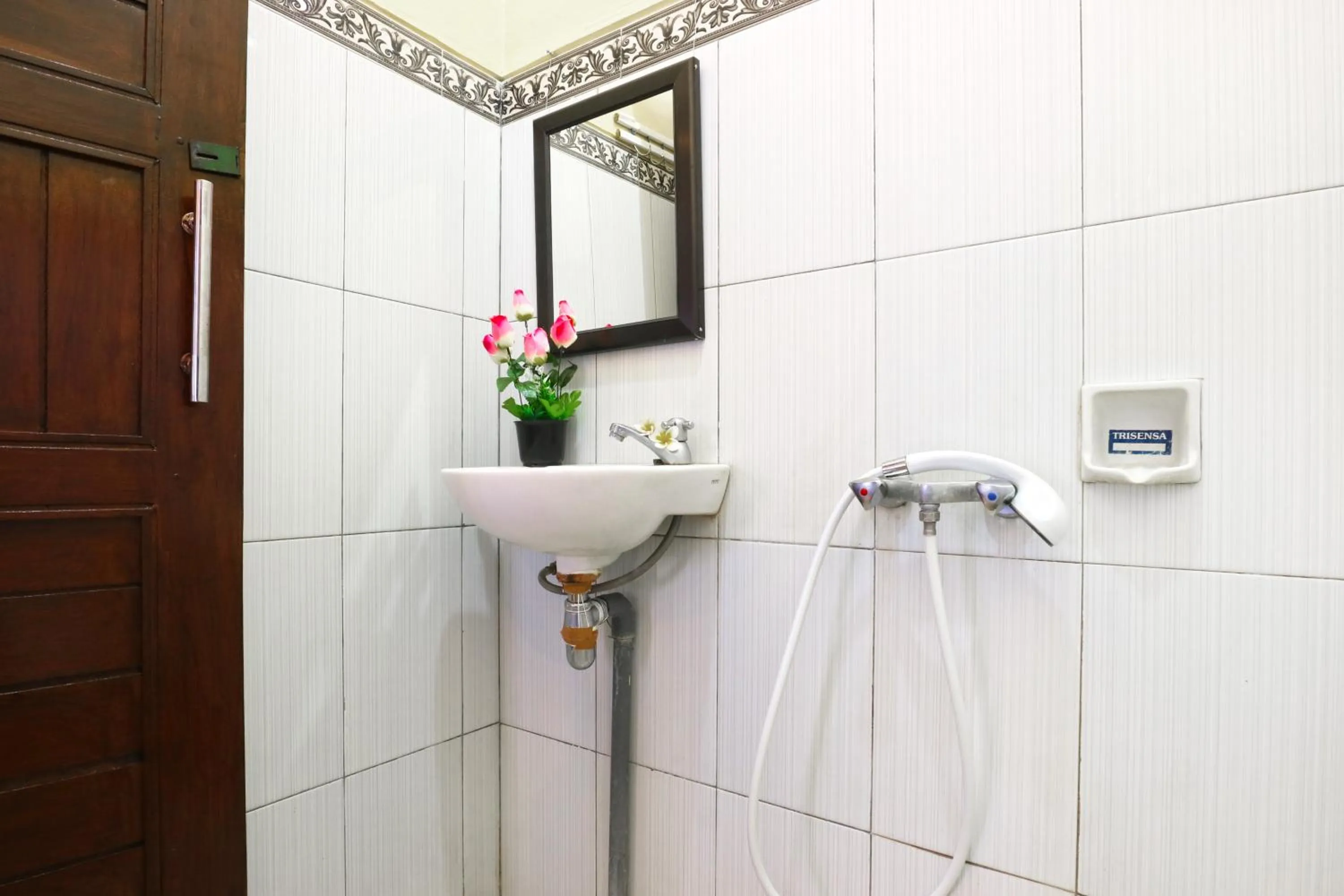 Bathroom in Jungut Guest House Ubud