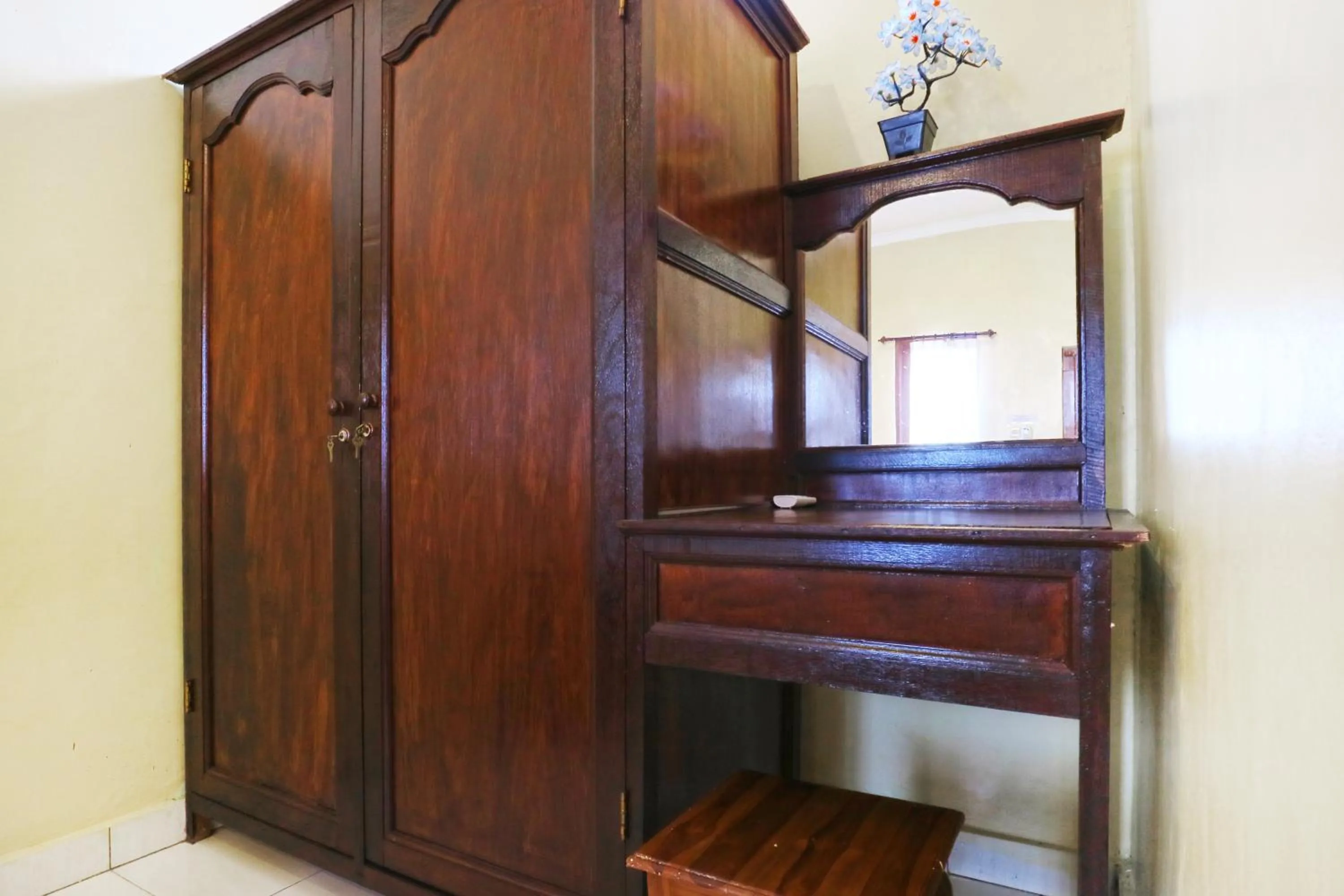 Decorative detail in Jungut Guest House Ubud