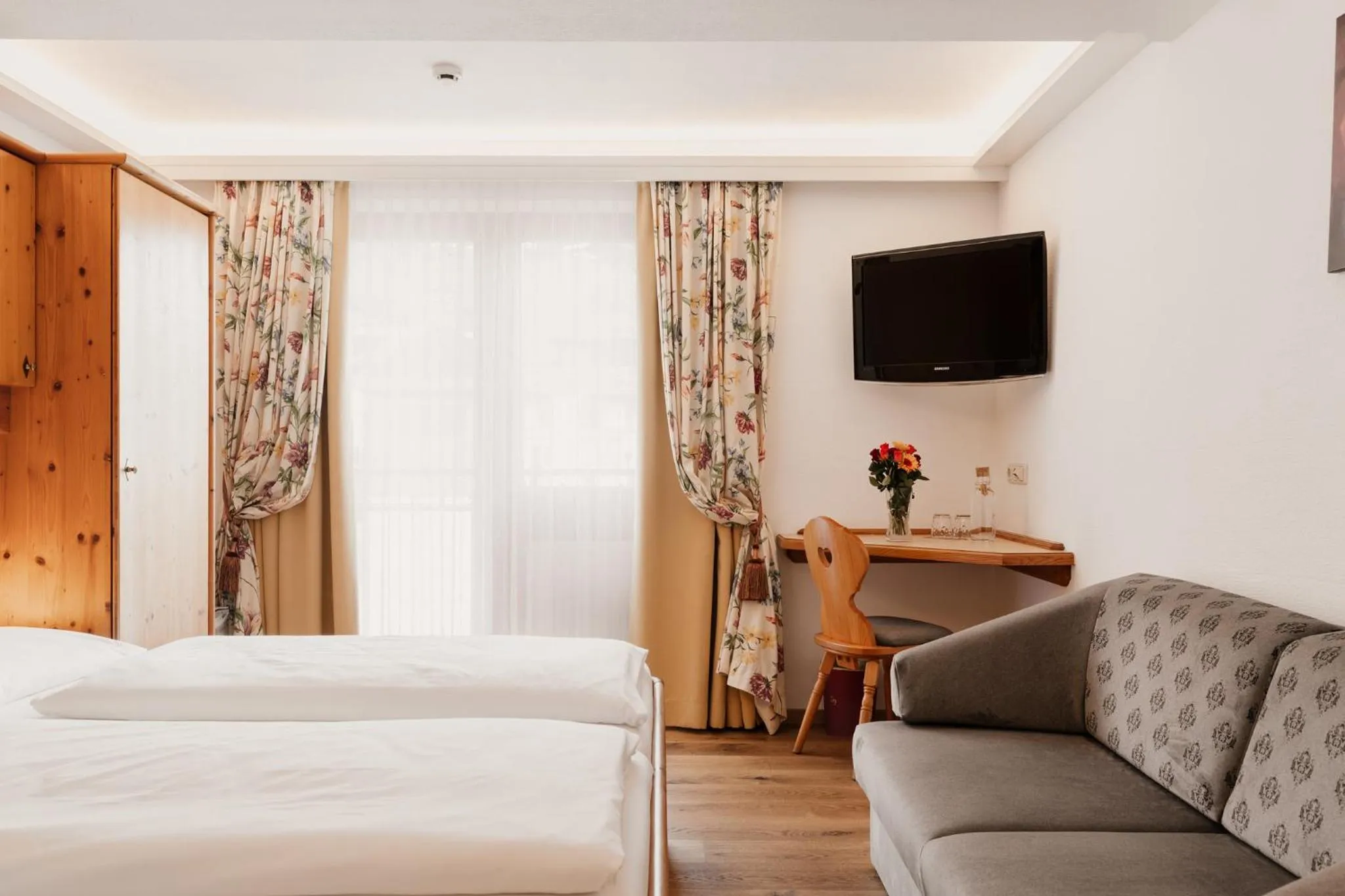 Bedroom, Bed in Hotel Gratz Großarl