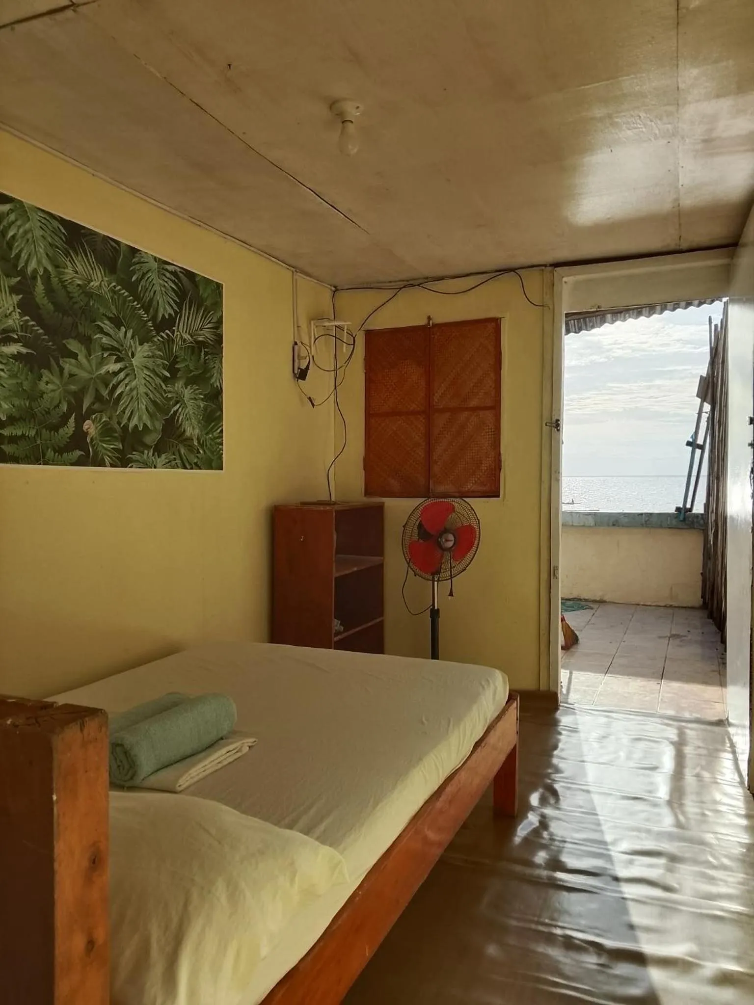 Bed in Pescador View - Beachfront ,Extensions & nearby the Ocean Hostels & Restaurant Moalboal