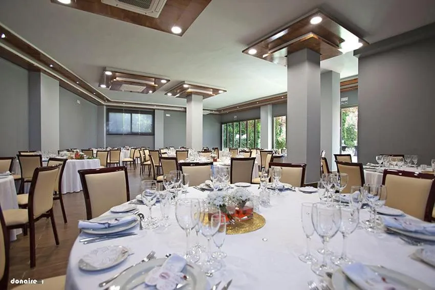 Restaurant/places to eat in Hotel Torres I