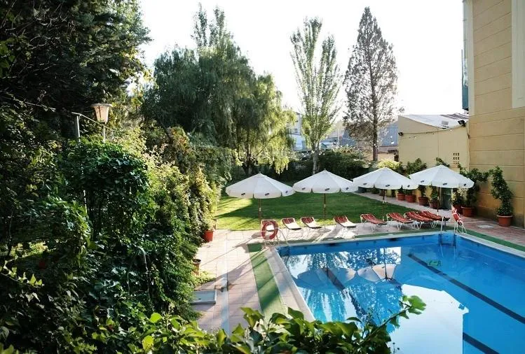 Swimming pool in Hotel Torres I