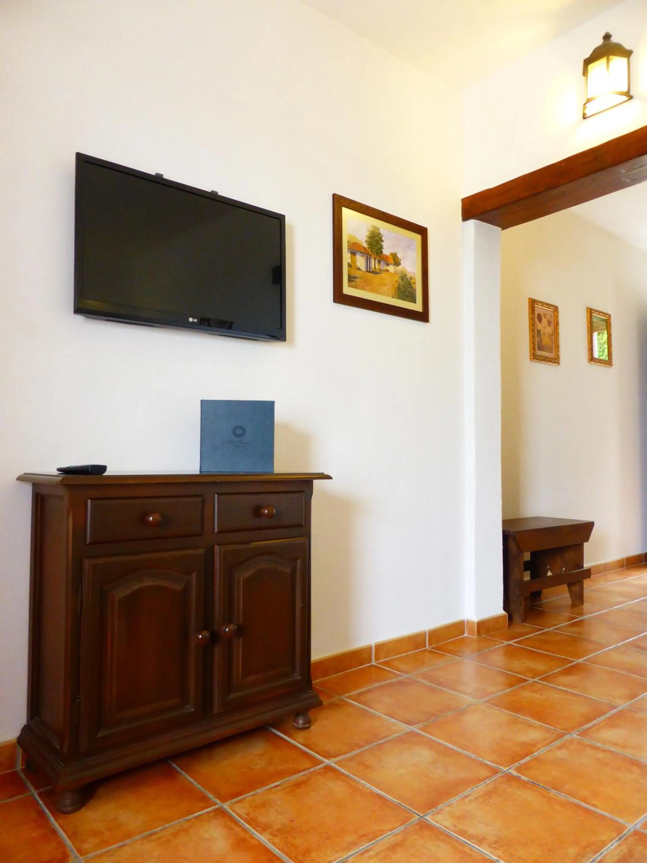 TV and multimedia in Hotel Rural El Navío - Adults Only