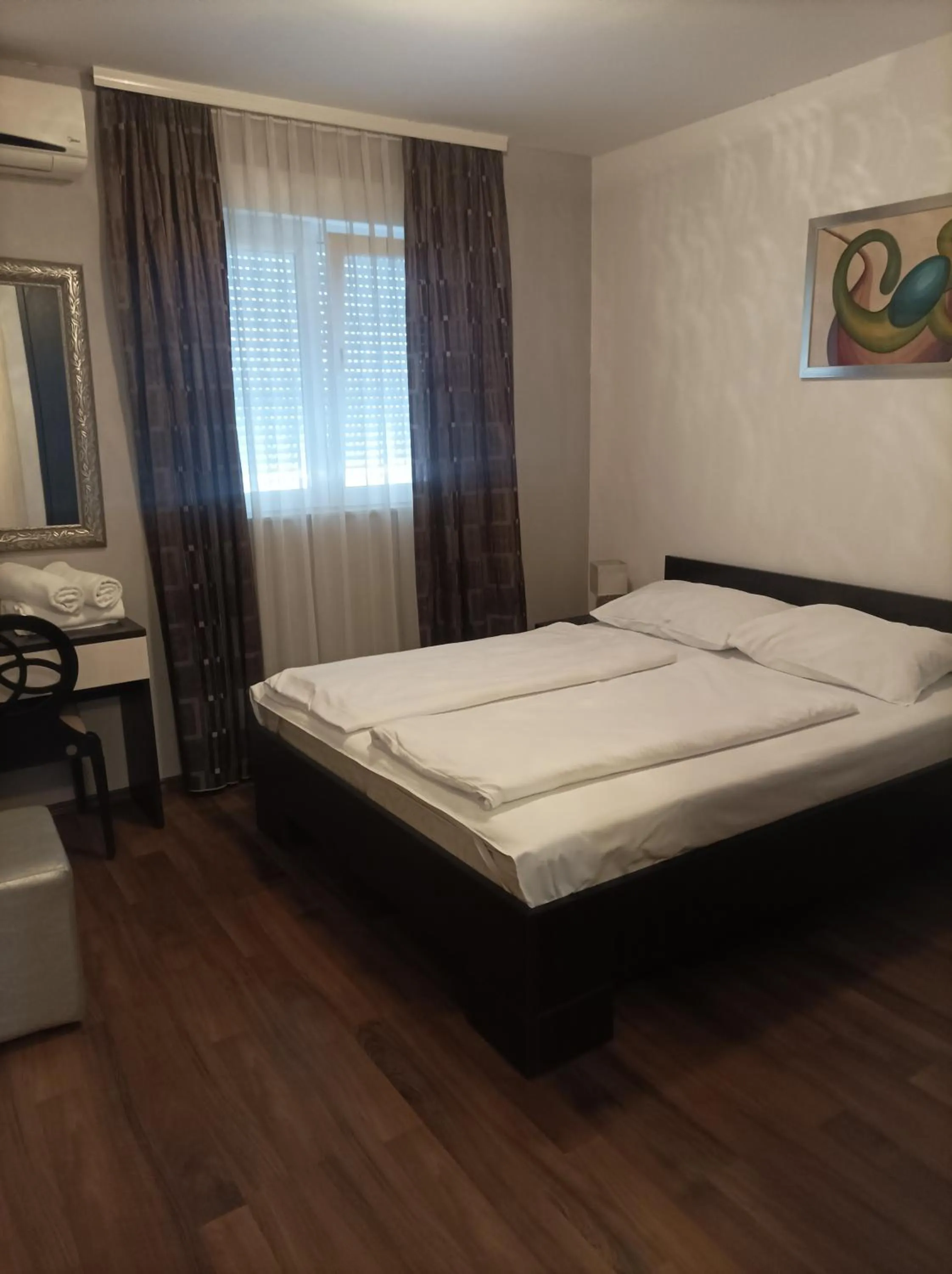 Bedroom, Bed in Hotel Storia