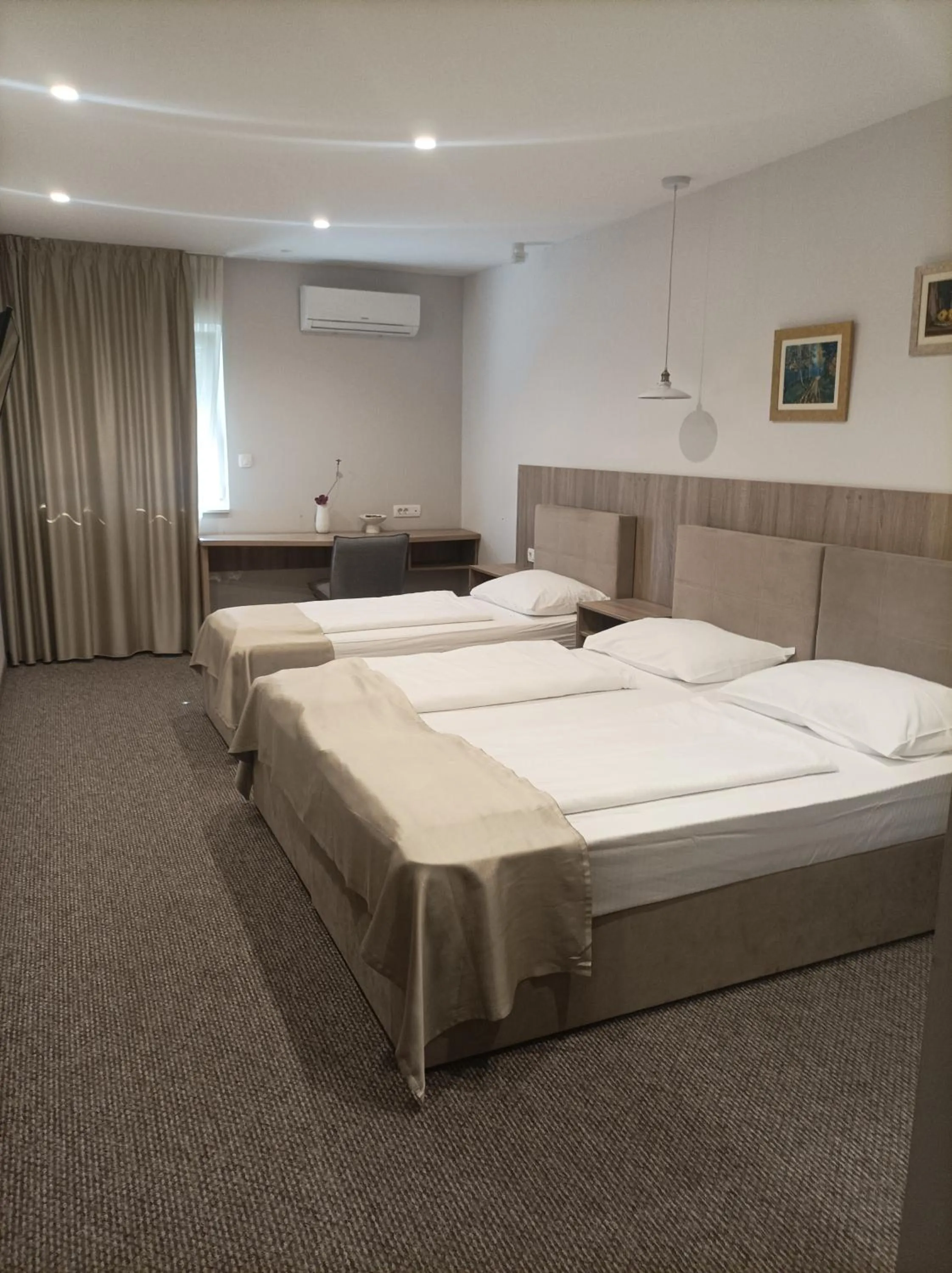 Property building, Bed in Hotel Storia