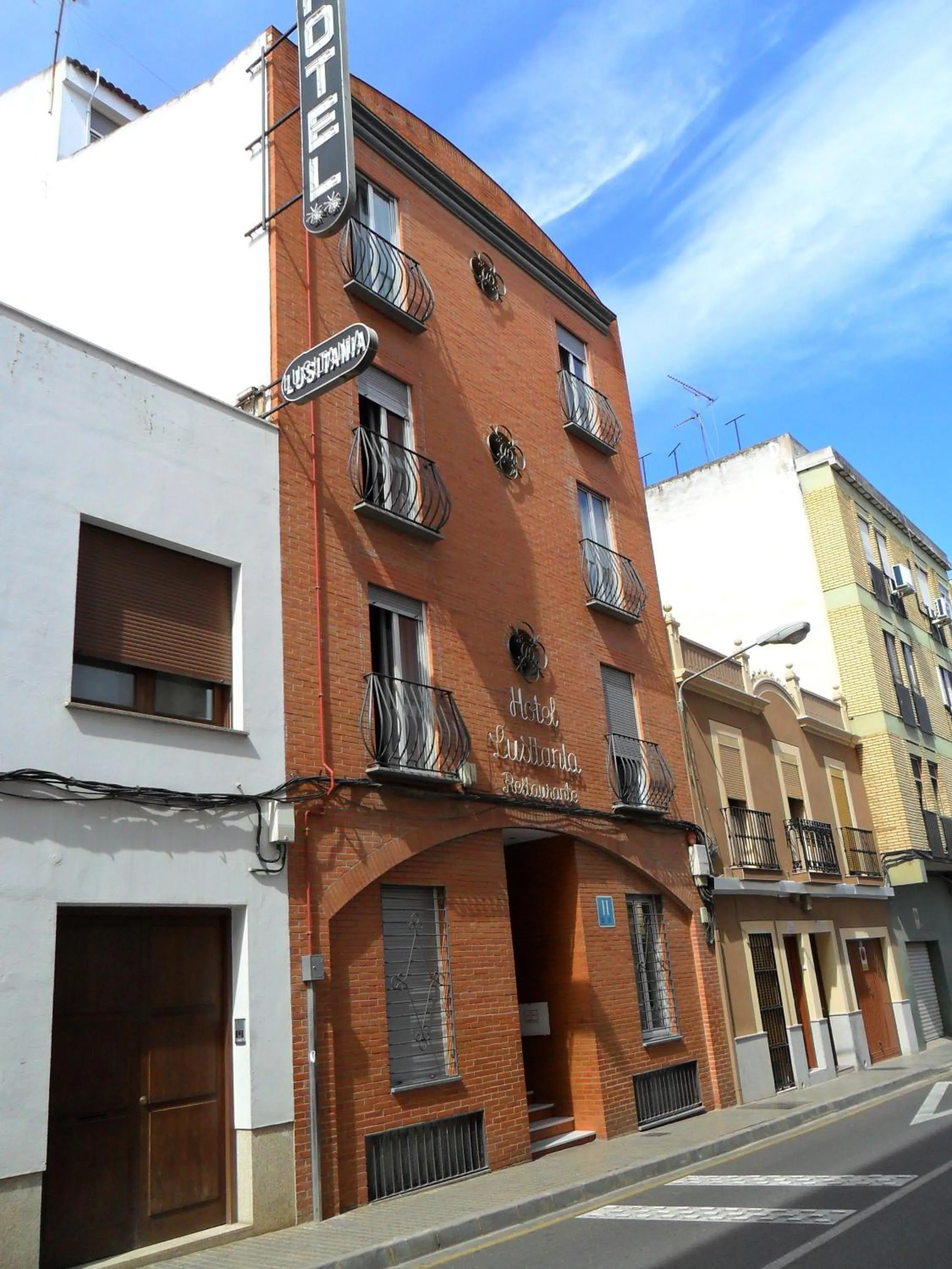 Facade/entrance in Hotel Lusitania, Centro Ciudad, Parking Privado