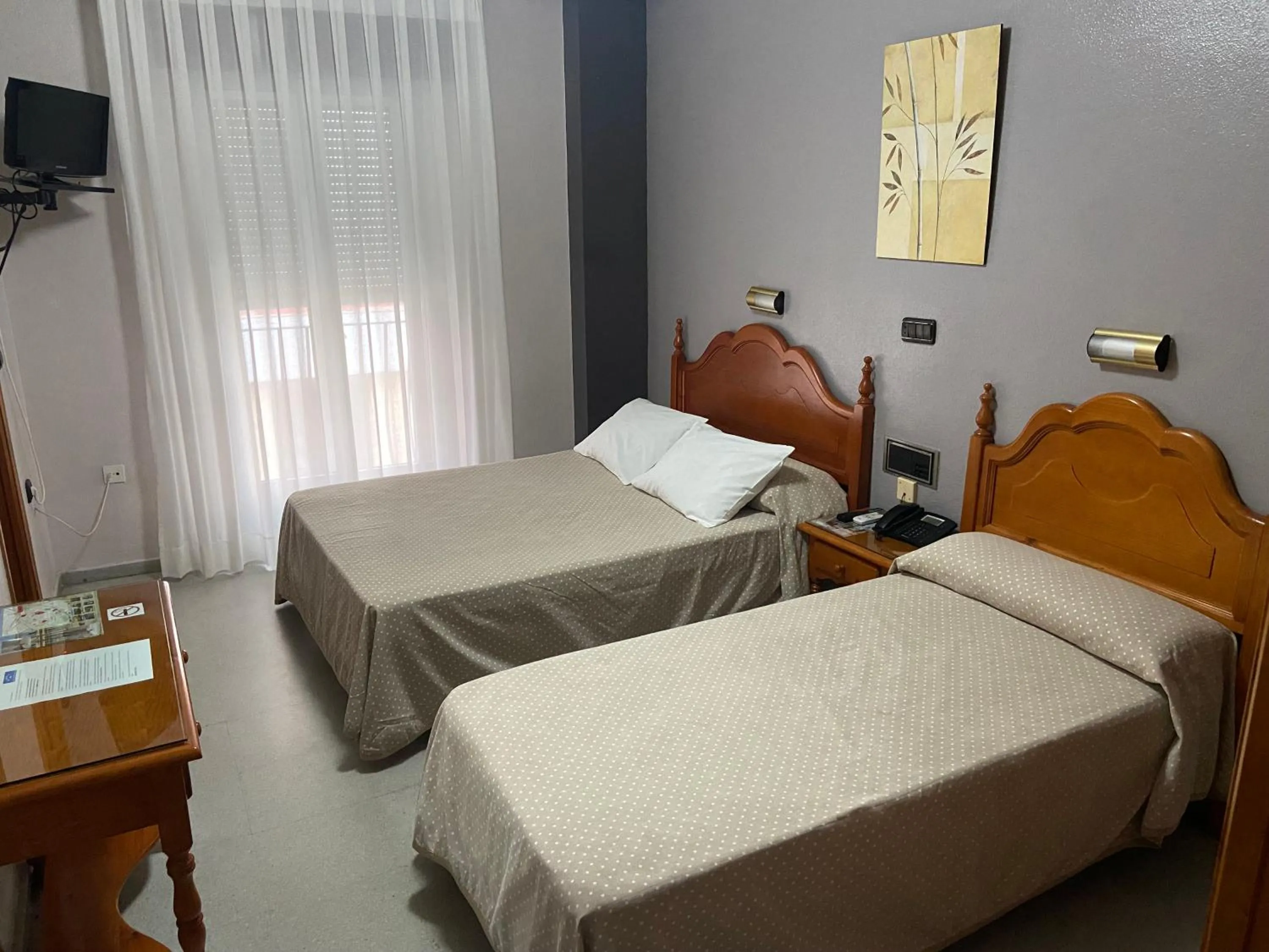 Bed in Hotel Lusitania, Centro Ciudad, Parking Privado