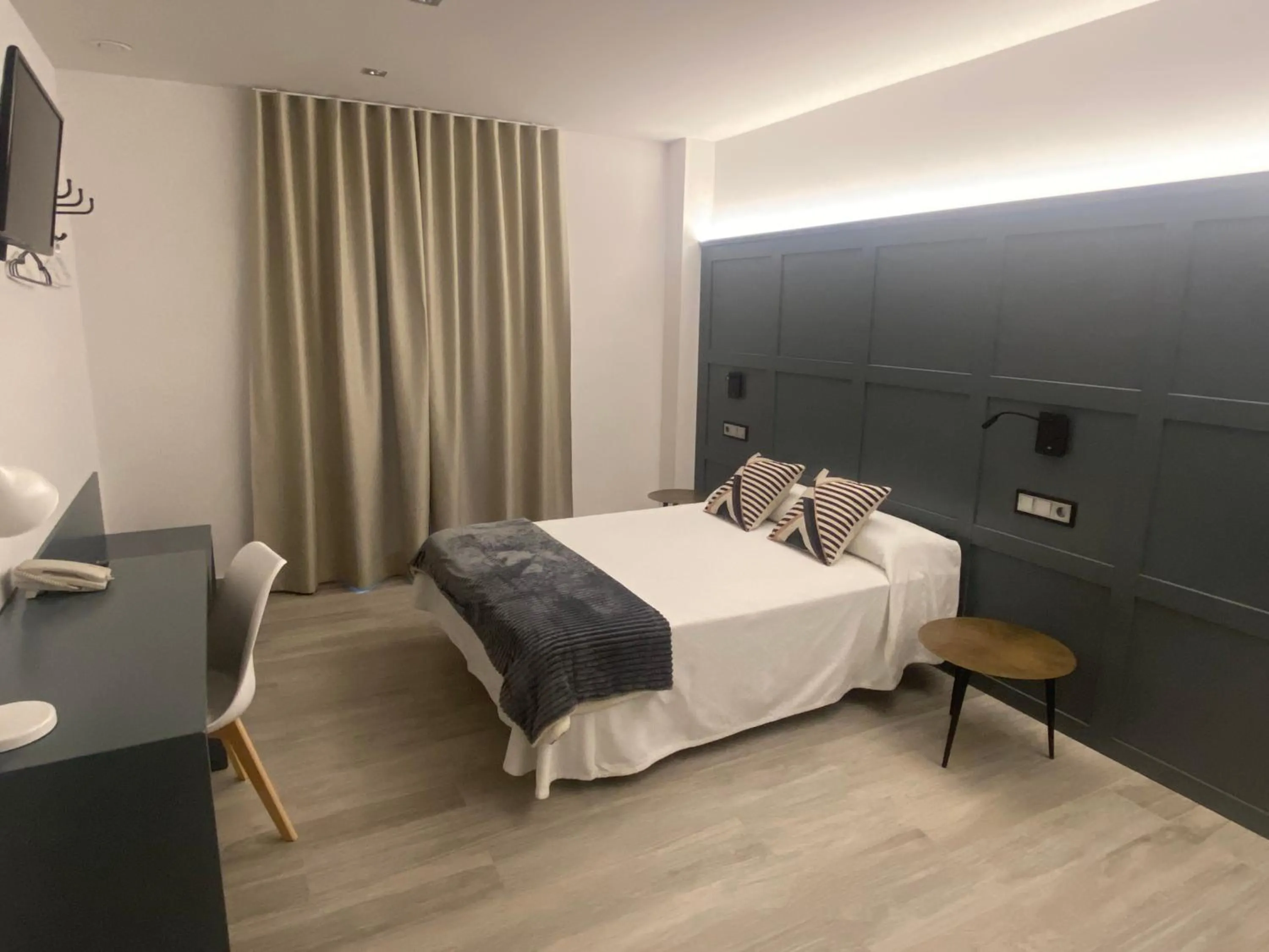 Bed in Hotel Lusitania, Centro Ciudad, Parking Privado