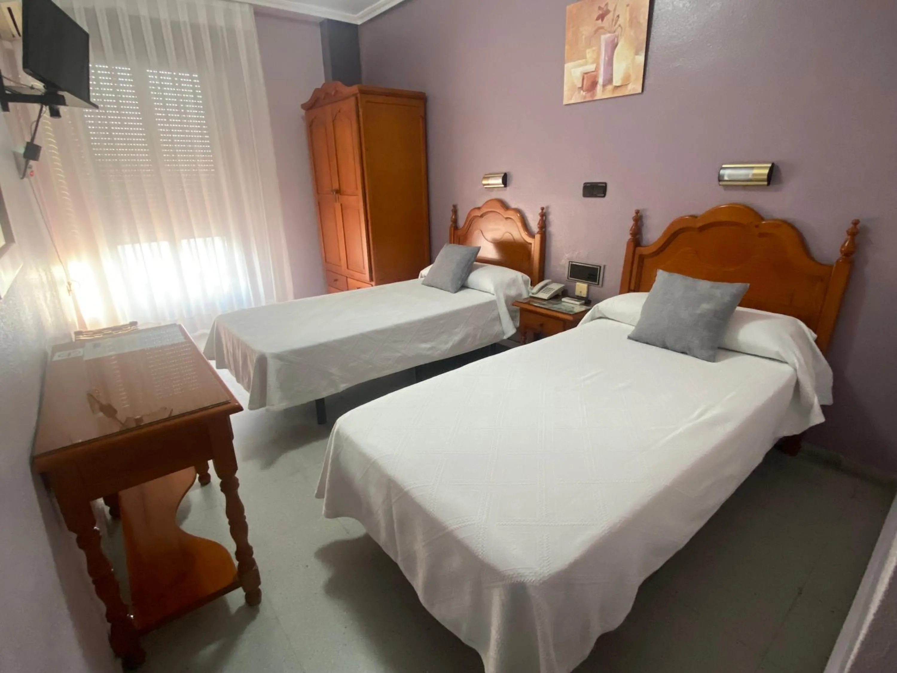 Bed in Hotel Lusitania, Centro Ciudad, Parking Privado