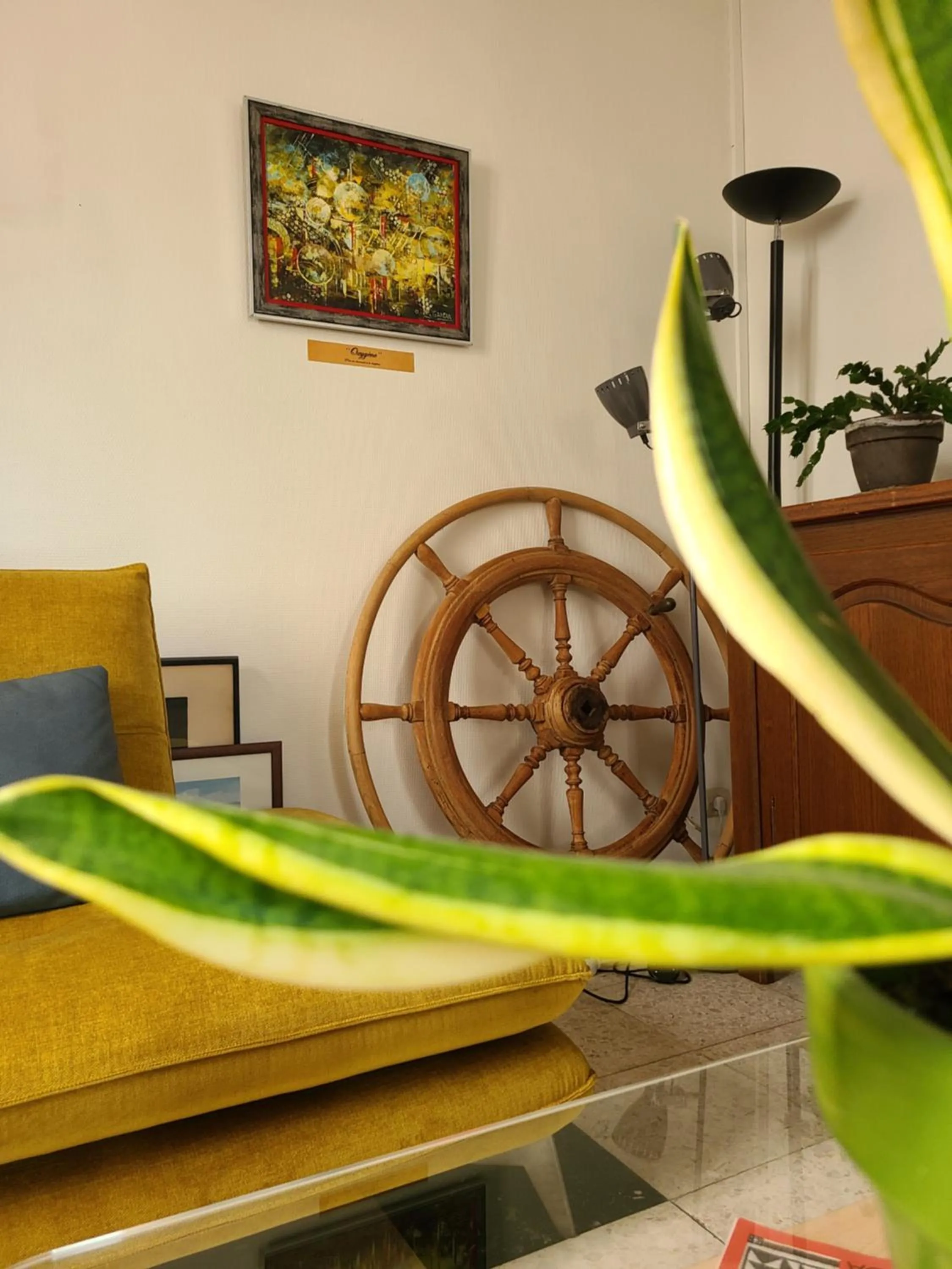 Communal lounge/ TV room in Will's Hotel