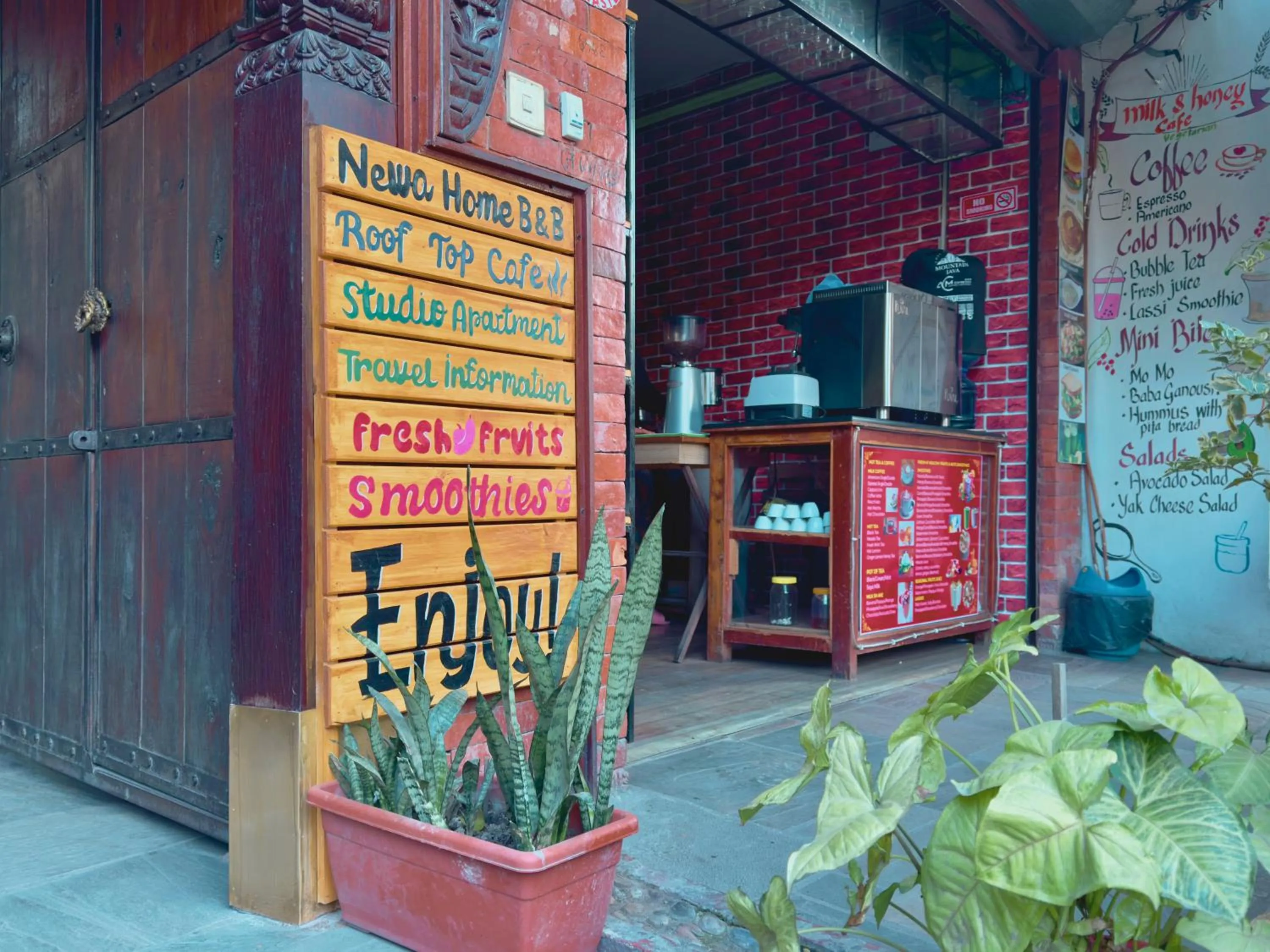 Coffee/tea facilities in Newa Home