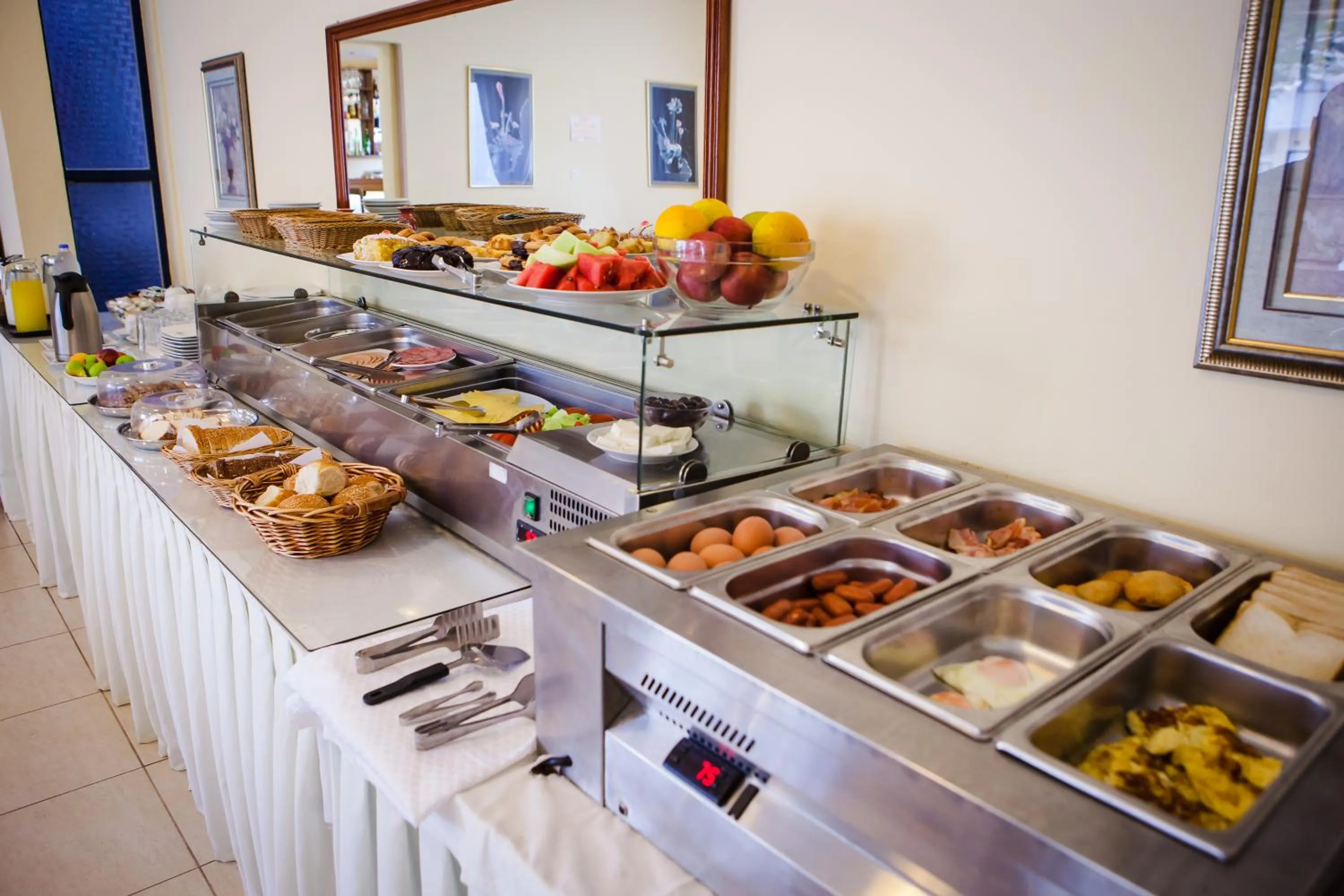 Breakfast in Cretan Sun