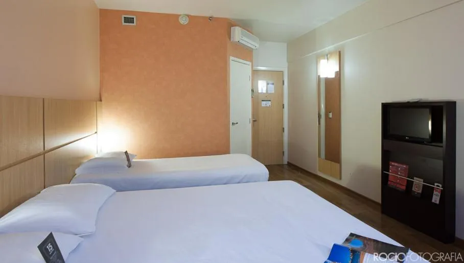 Bedroom, Bed in ibis Uberlandia