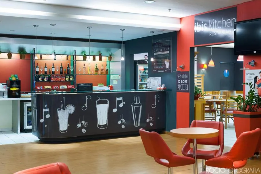 Lounge or bar in ibis Uberlandia