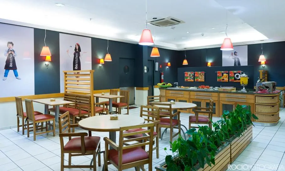 Restaurant/places to eat in ibis Uberlandia