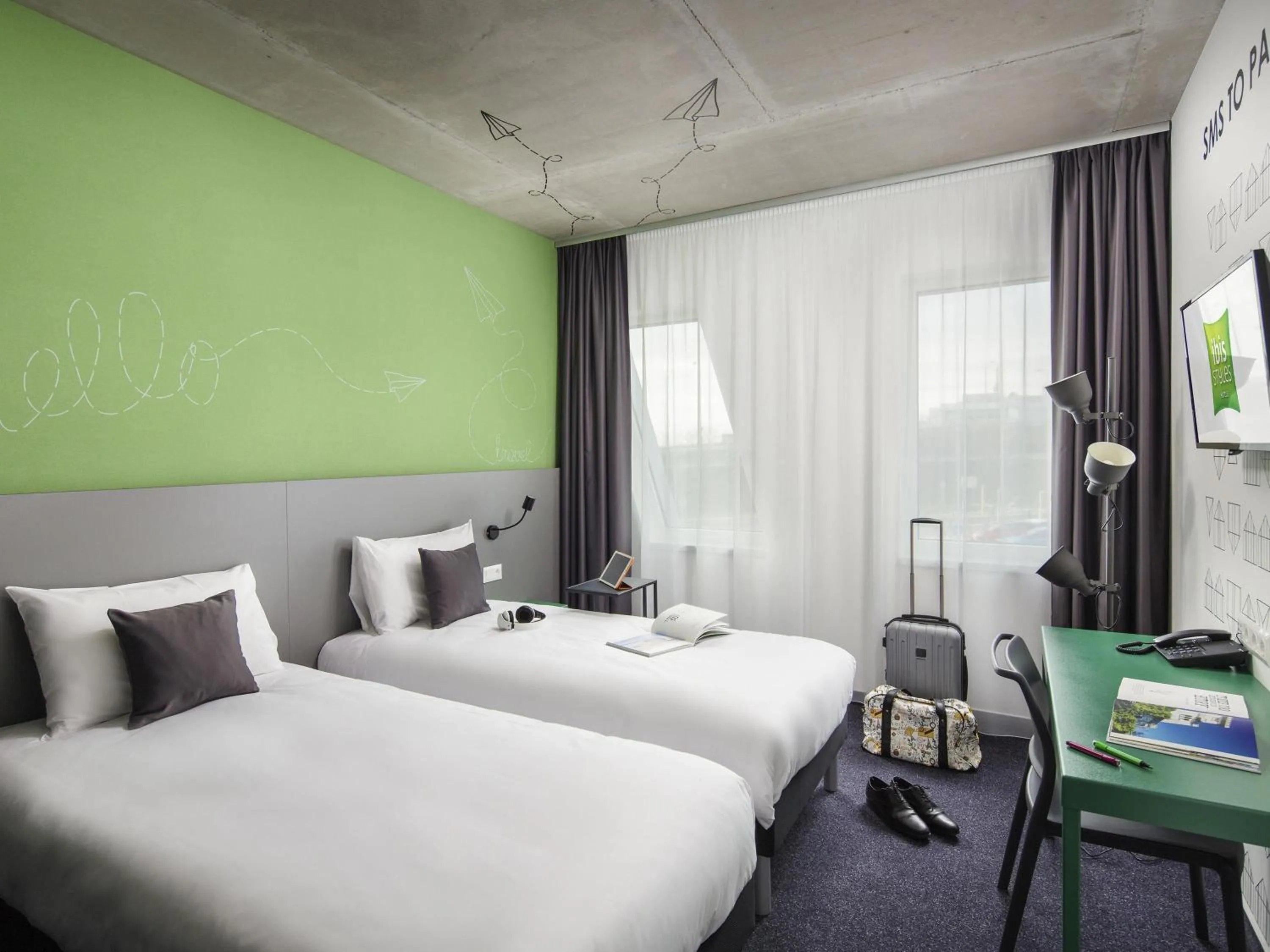 Bedroom, Bed in ibis Styles Budapest Airport