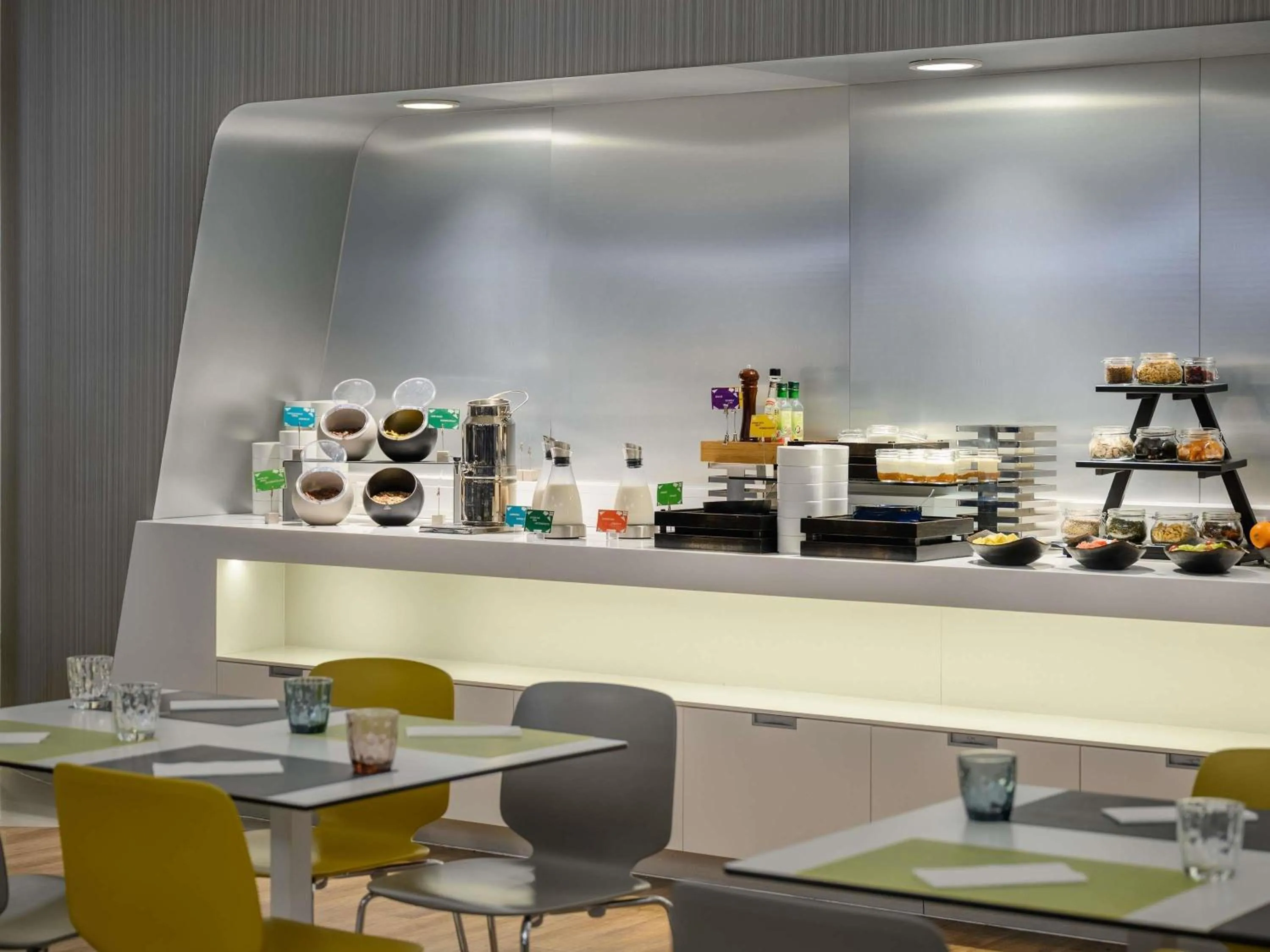Restaurant/places to eat in ibis Styles Budapest Airport