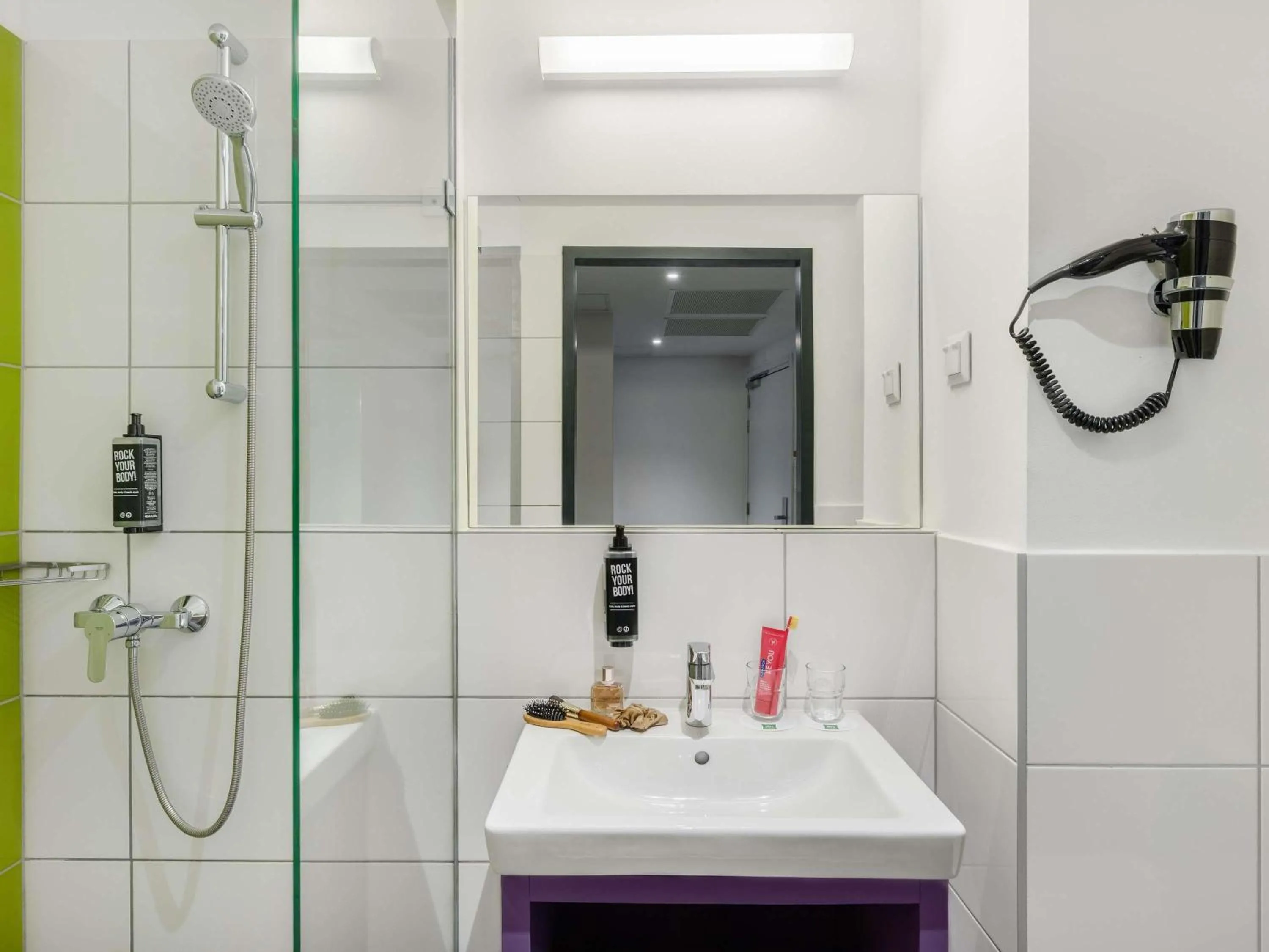 Bedroom in ibis Styles Budapest Airport