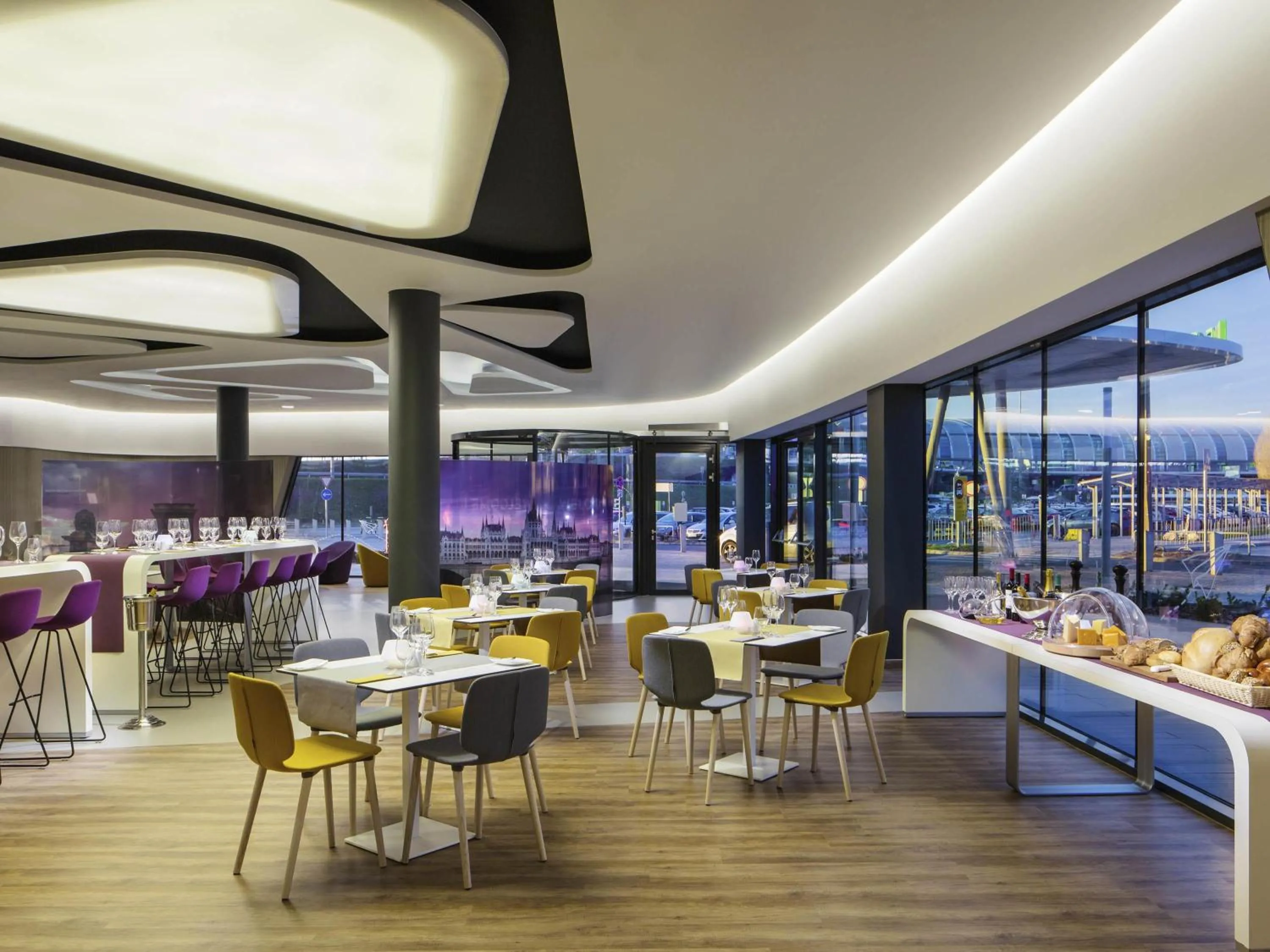 Restaurant/places to eat in ibis Styles Budapest Airport