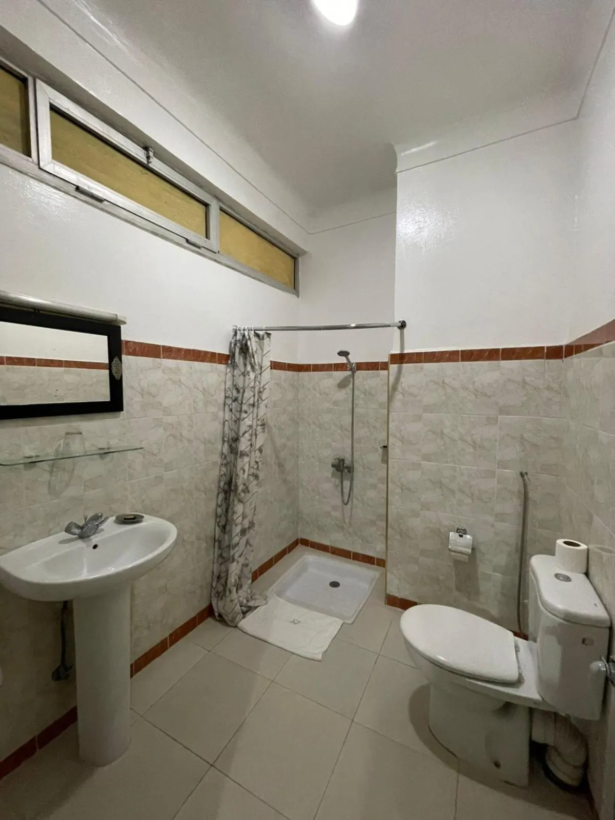 Shower in Hôtel Narjisse