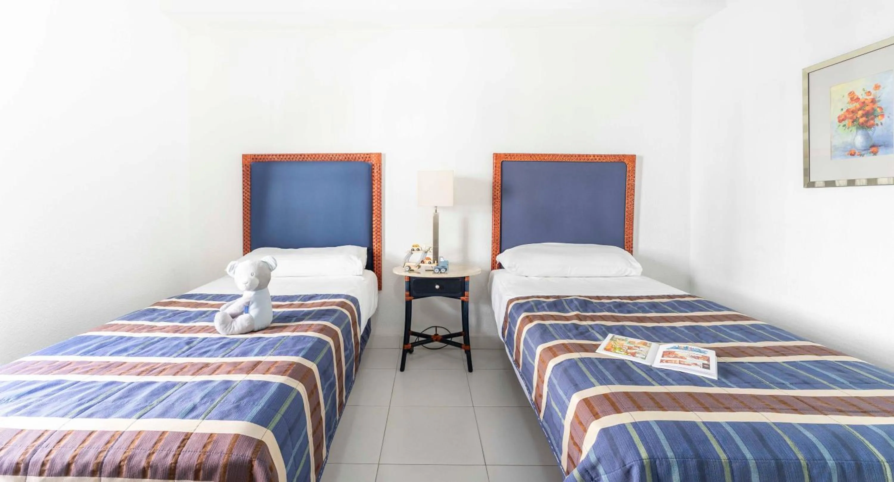 Bedroom, Bed in Ona Beverly Hills Heights