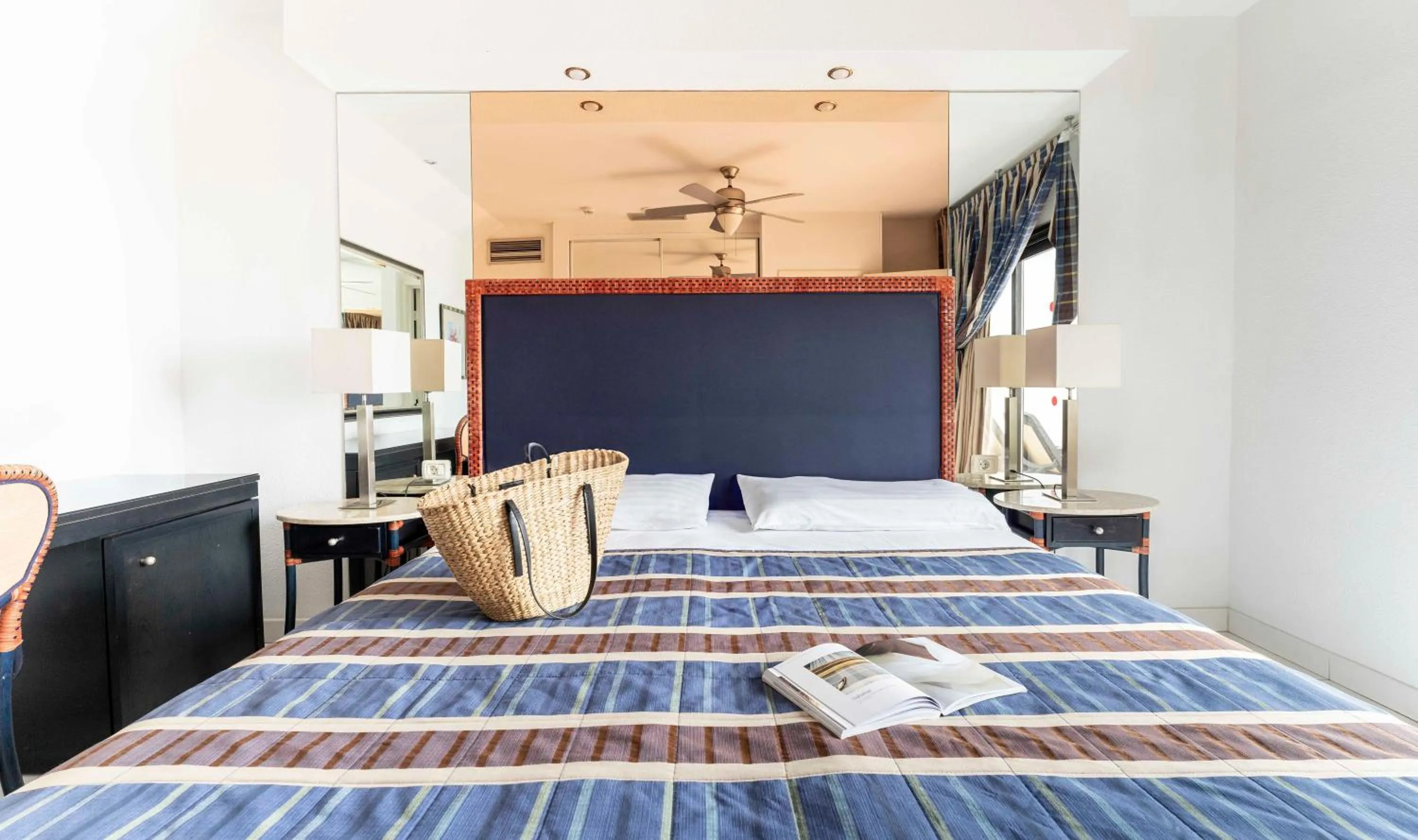 Bedroom, Bed in Ona Beverly Hills Heights