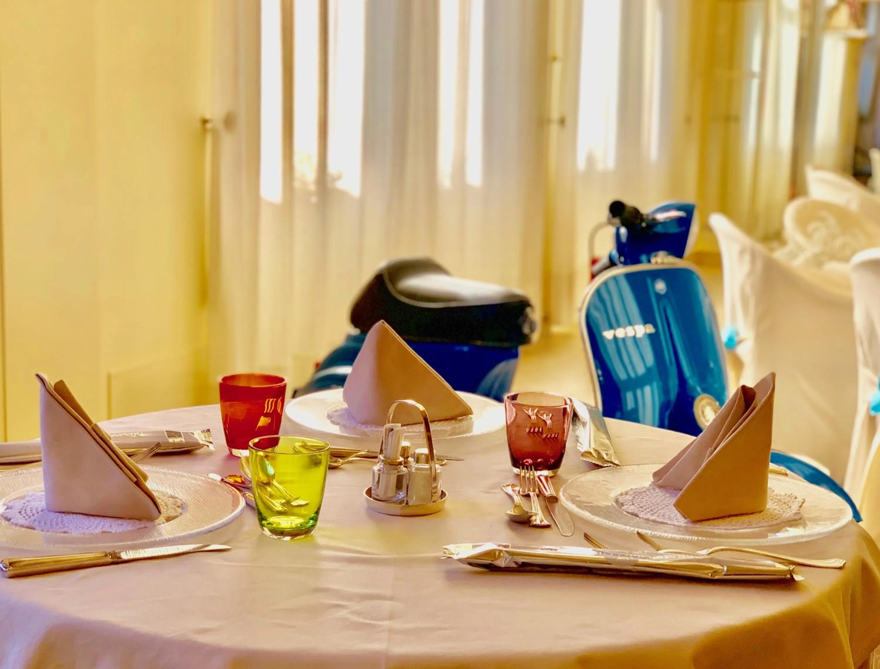 Restaurant/places to eat in Hotel Brescia