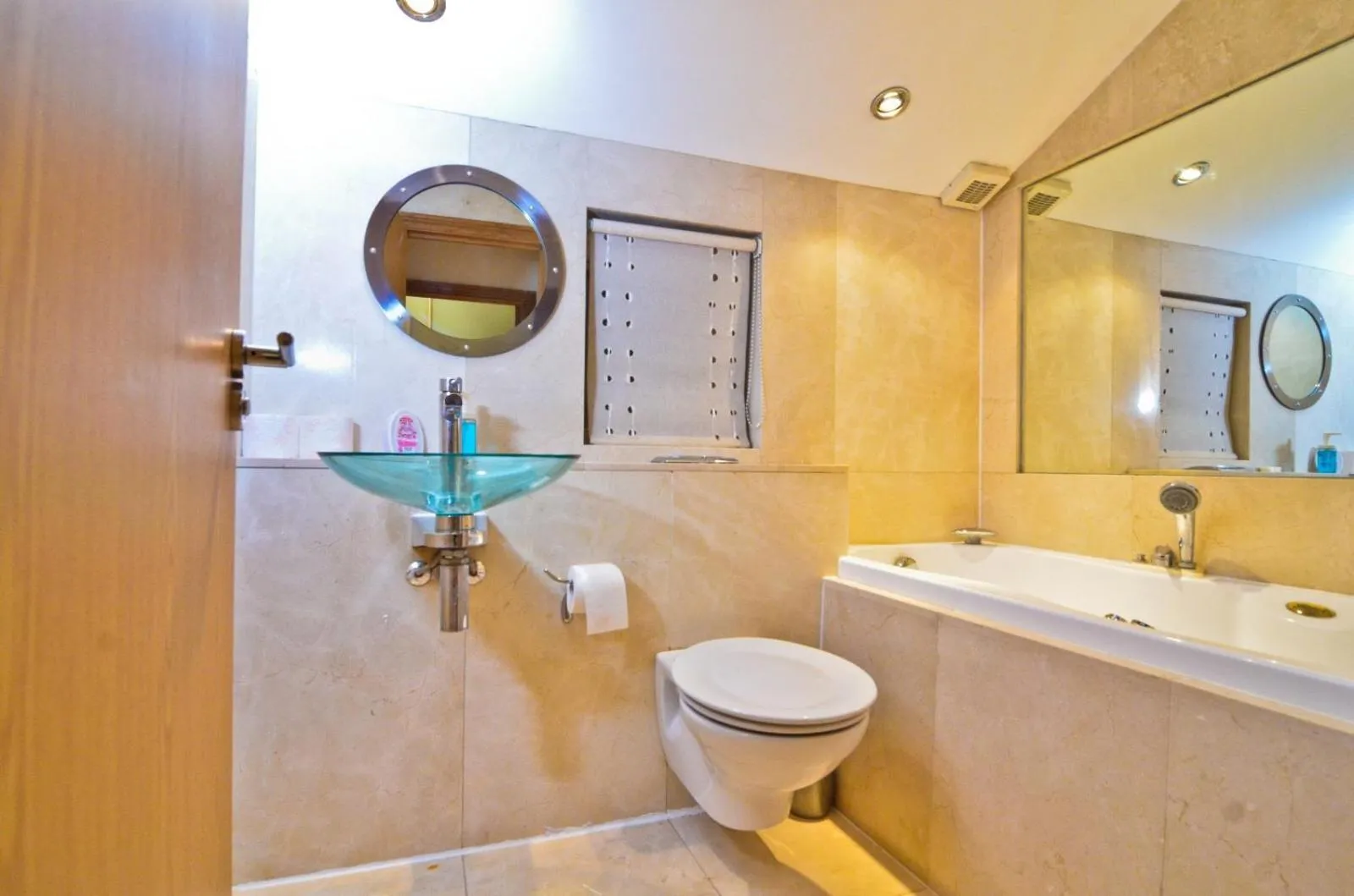 Bathroom in Thames View House Surrey Quays