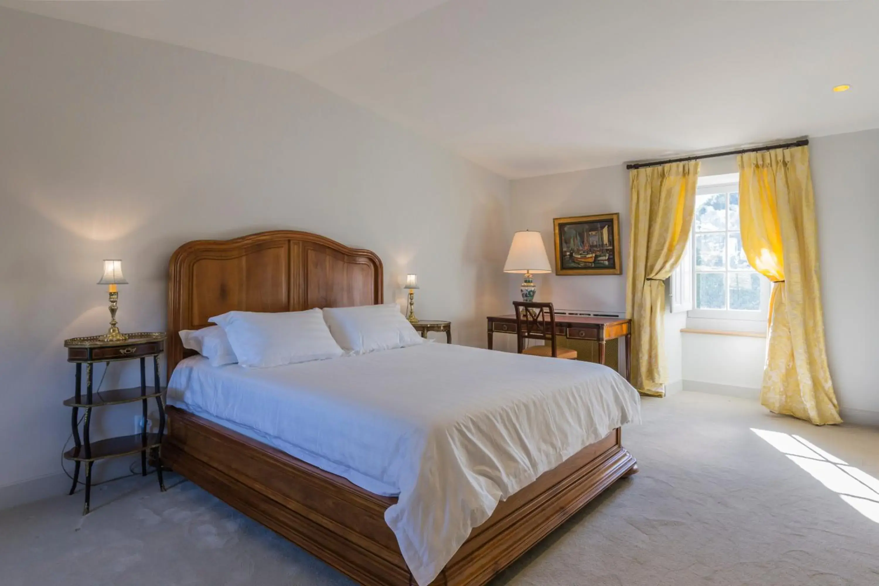 Queen Room in Chambres d'hôtes de Château Renon Queen Room in Chambres d'hôtes de Château Renon