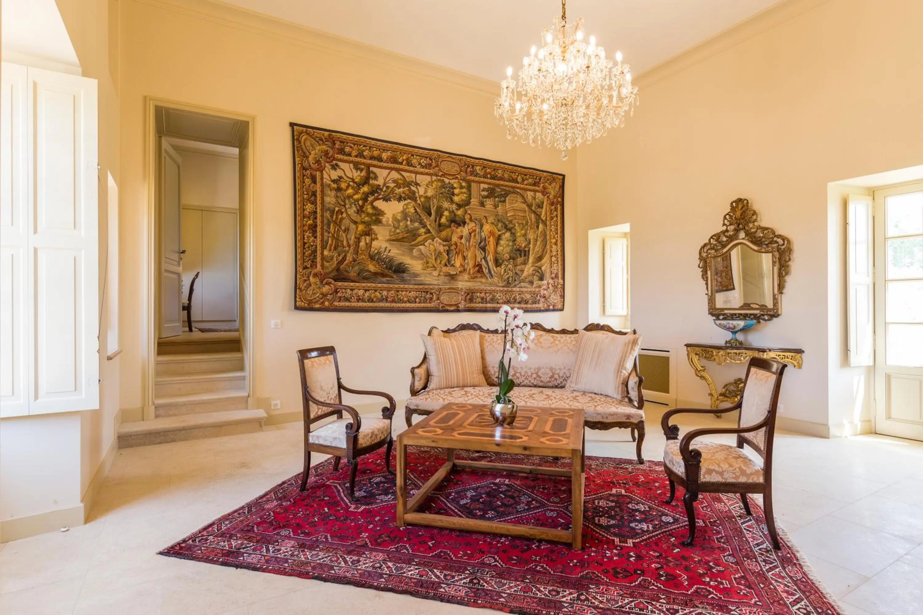 Communal lounge/ TV room in Chambres d'hôtes de Château Renon