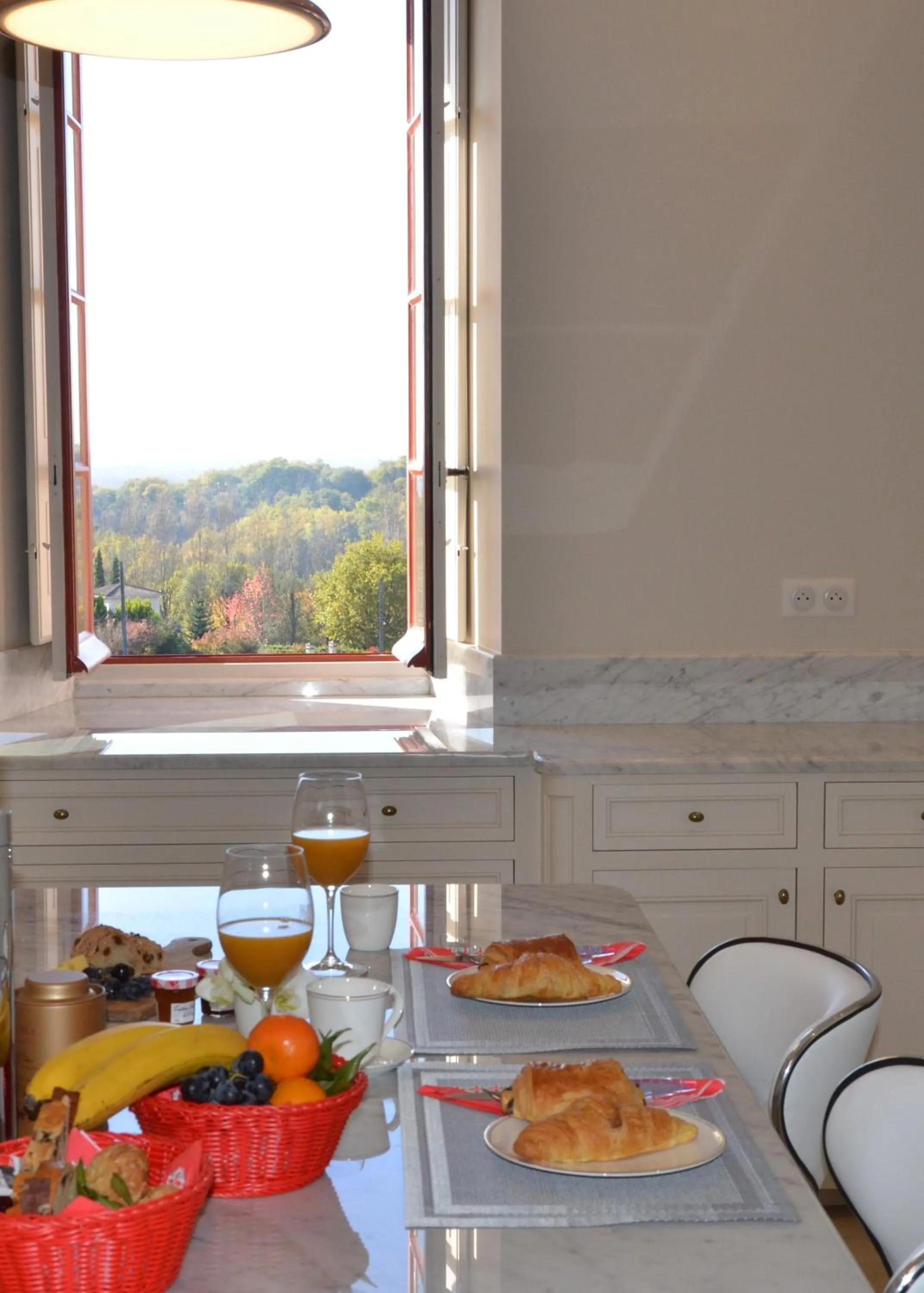 Continental breakfast in Chambres d'hôtes de Château Renon