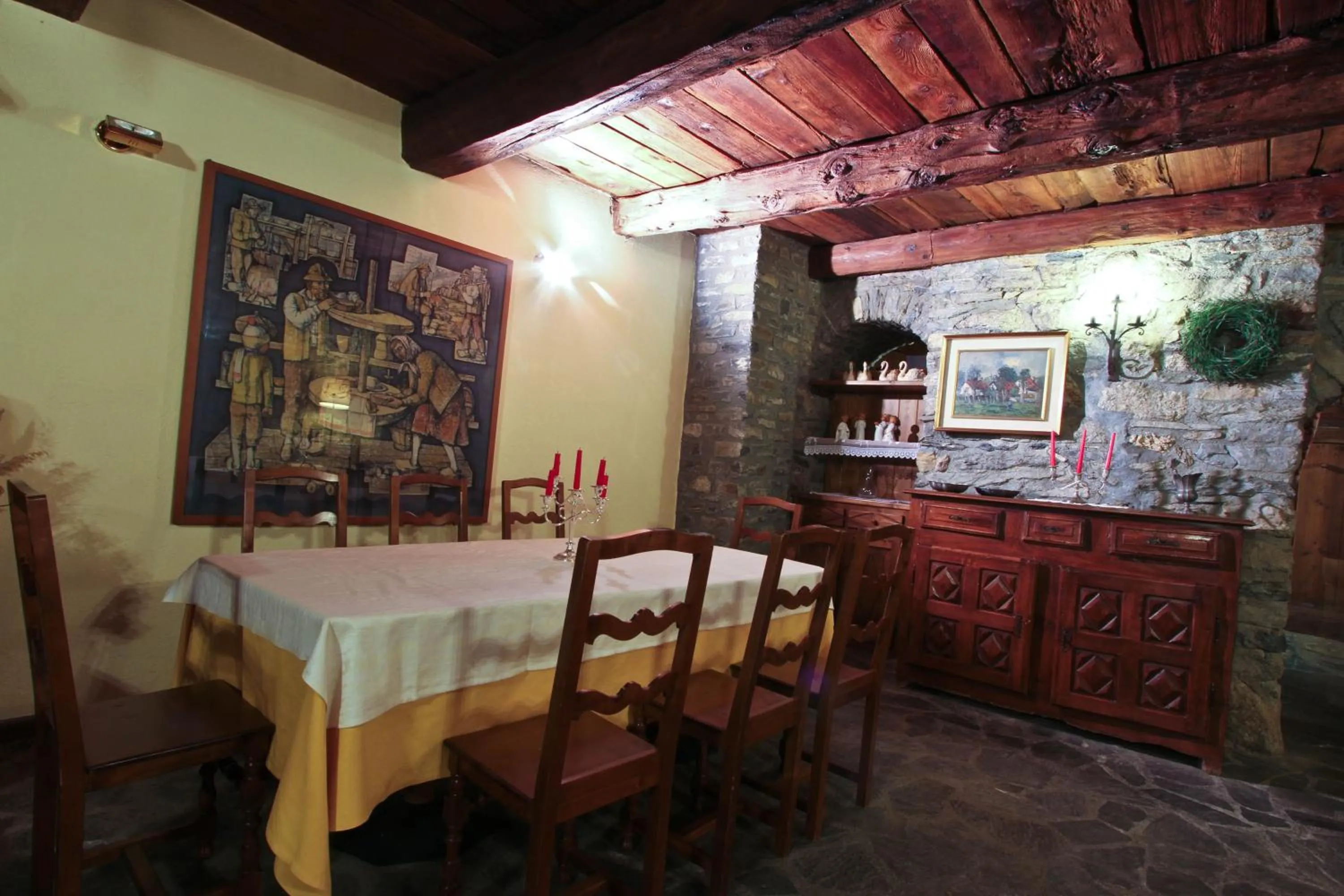 Restaurant/places to eat in Hotel Dolonne