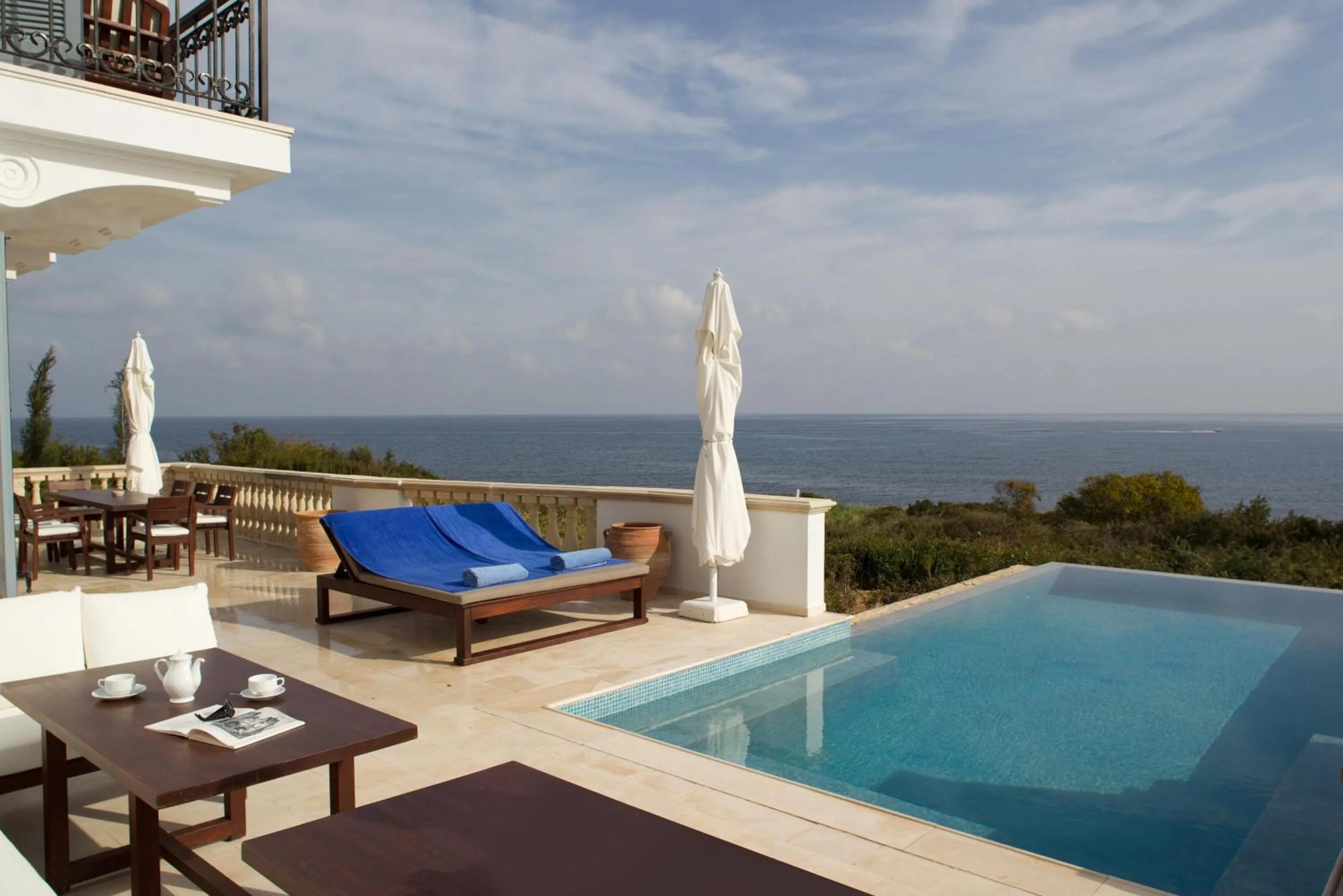 Photo of the whole room in Anassa