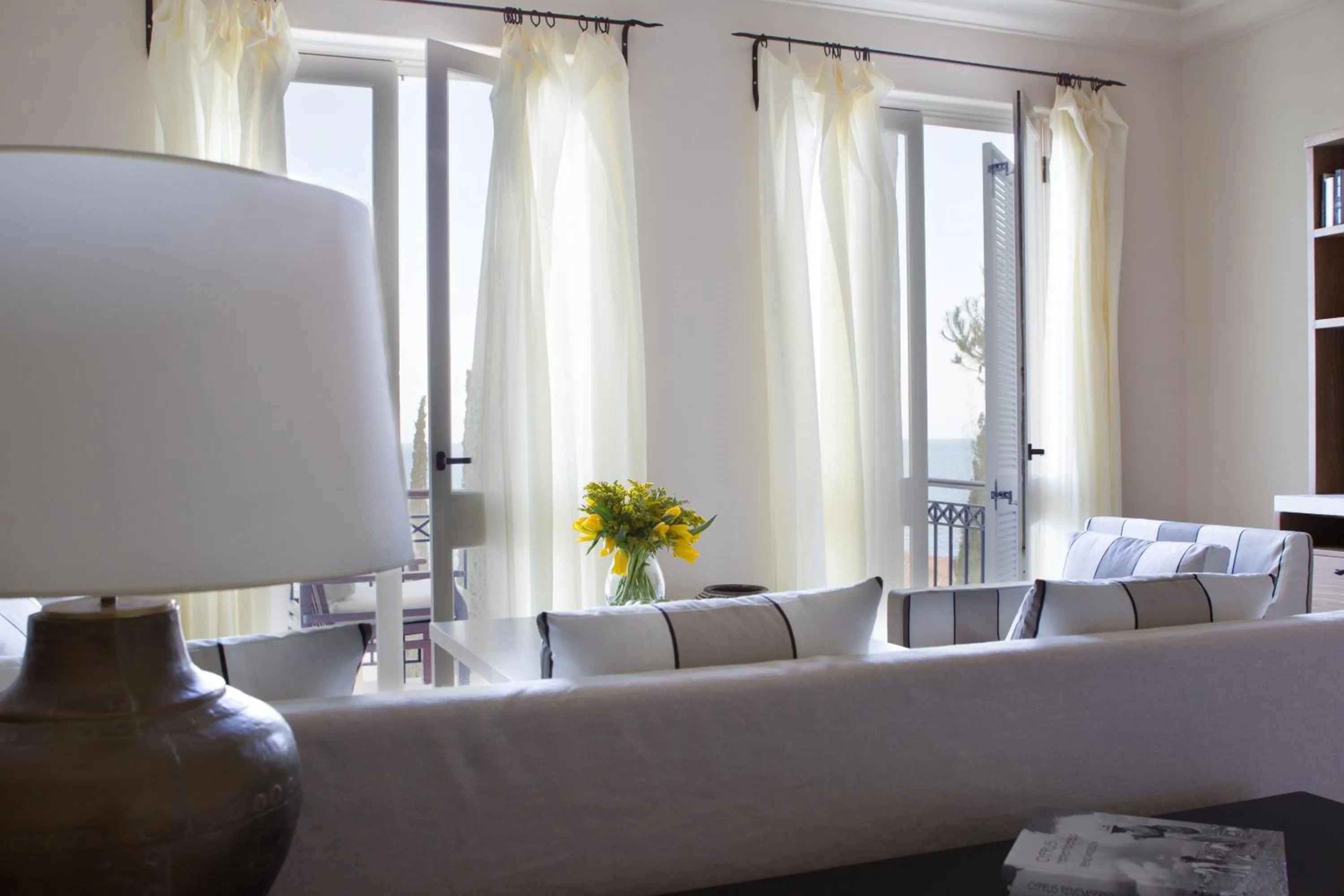 Photo of the whole room in Anassa