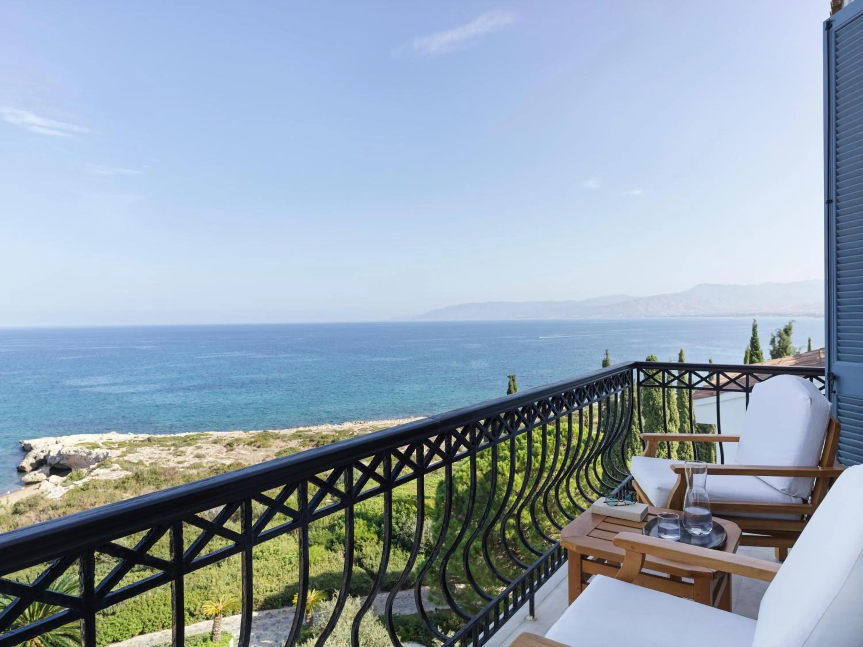 Photo of the whole room in Anassa