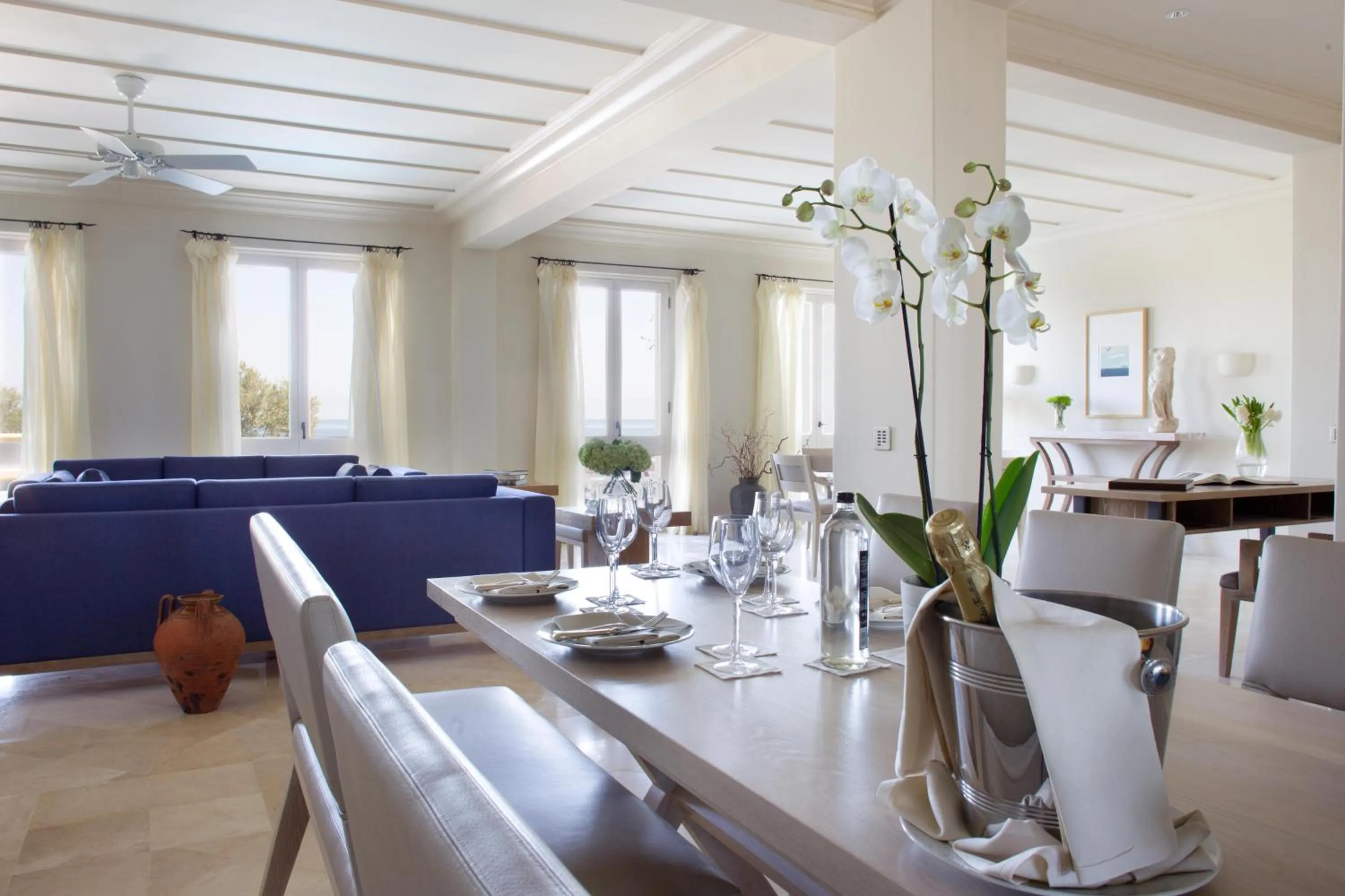 Photo of the whole room in Anassa