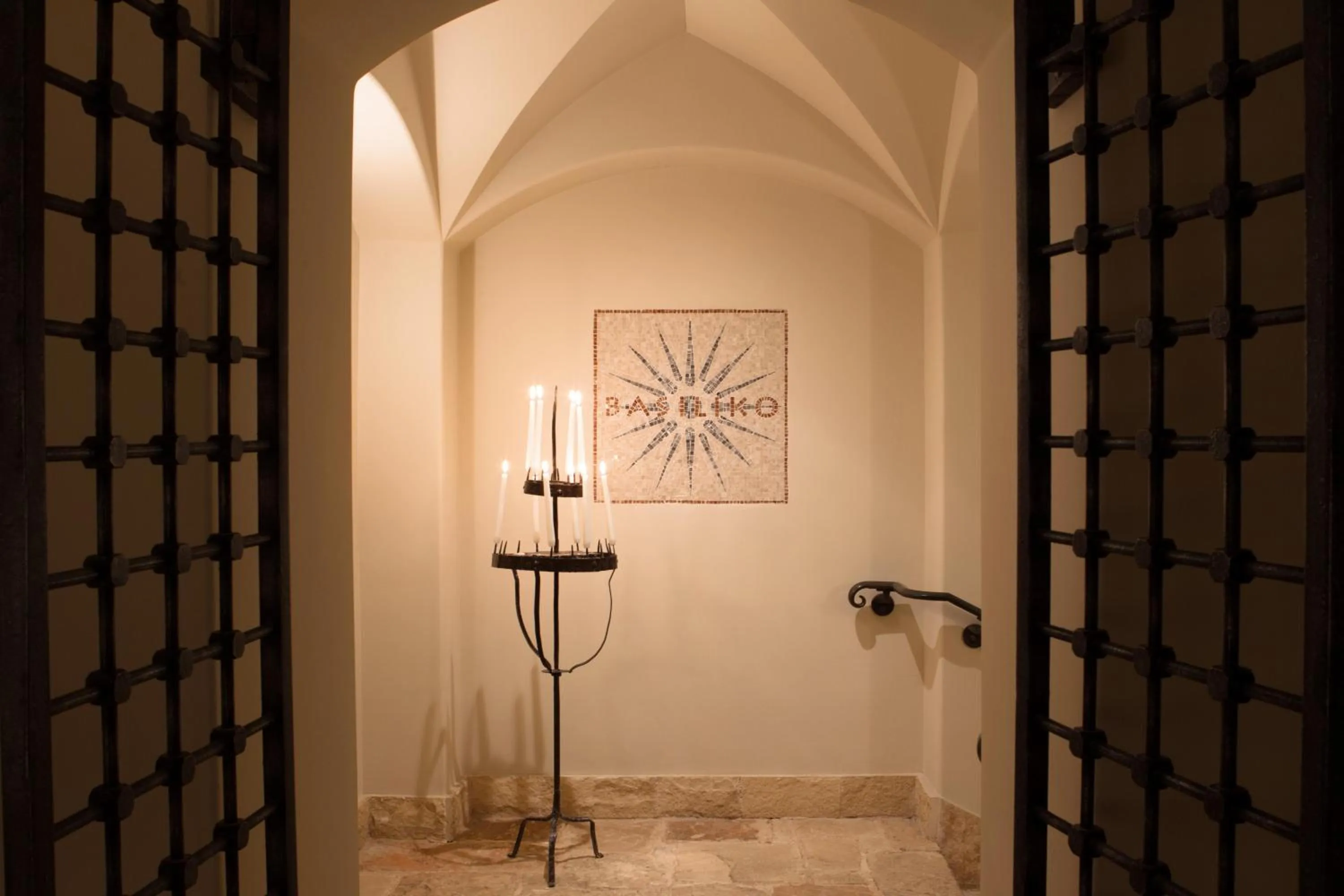 Restaurant/places to eat in Anassa