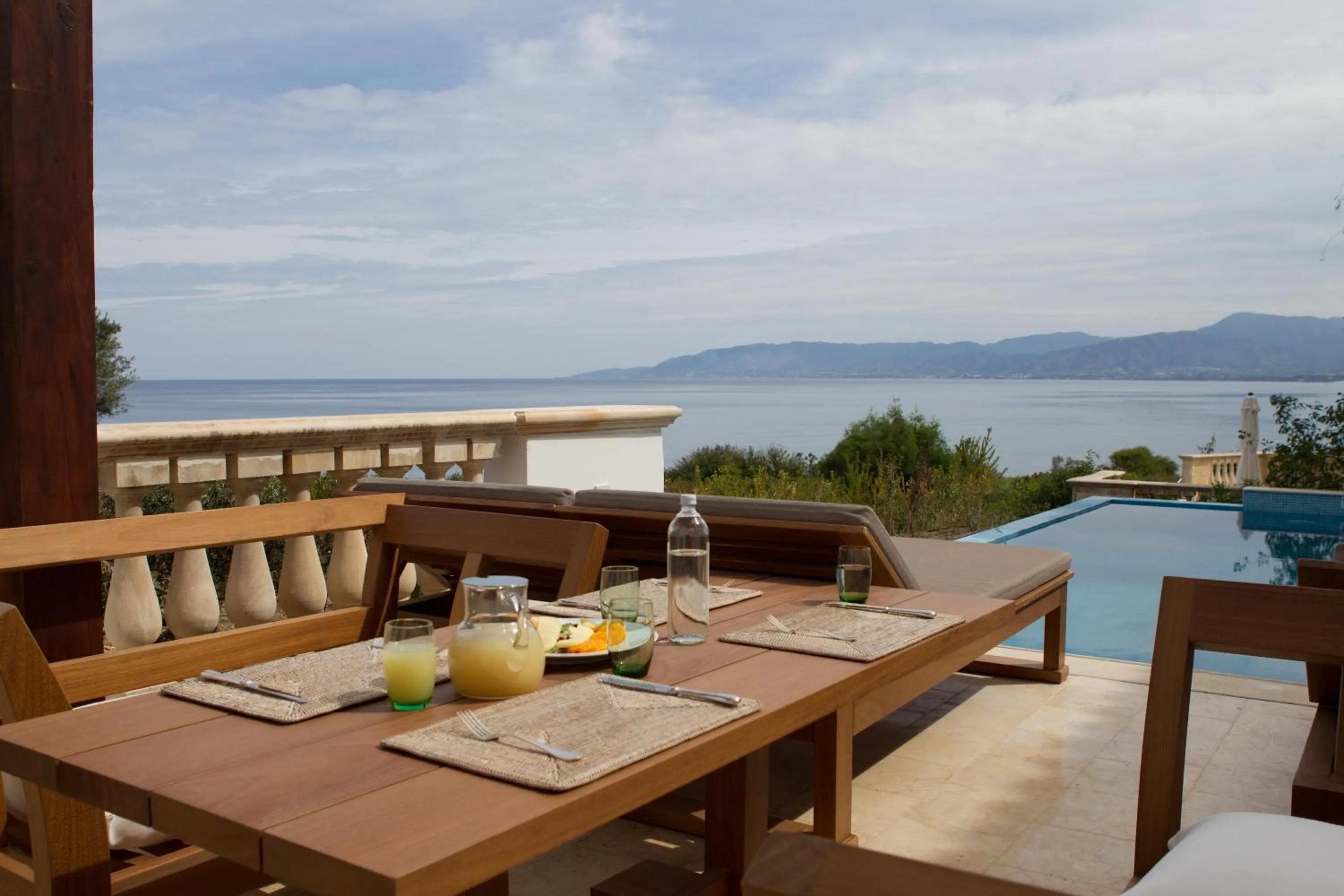 Photo of the whole room in Anassa