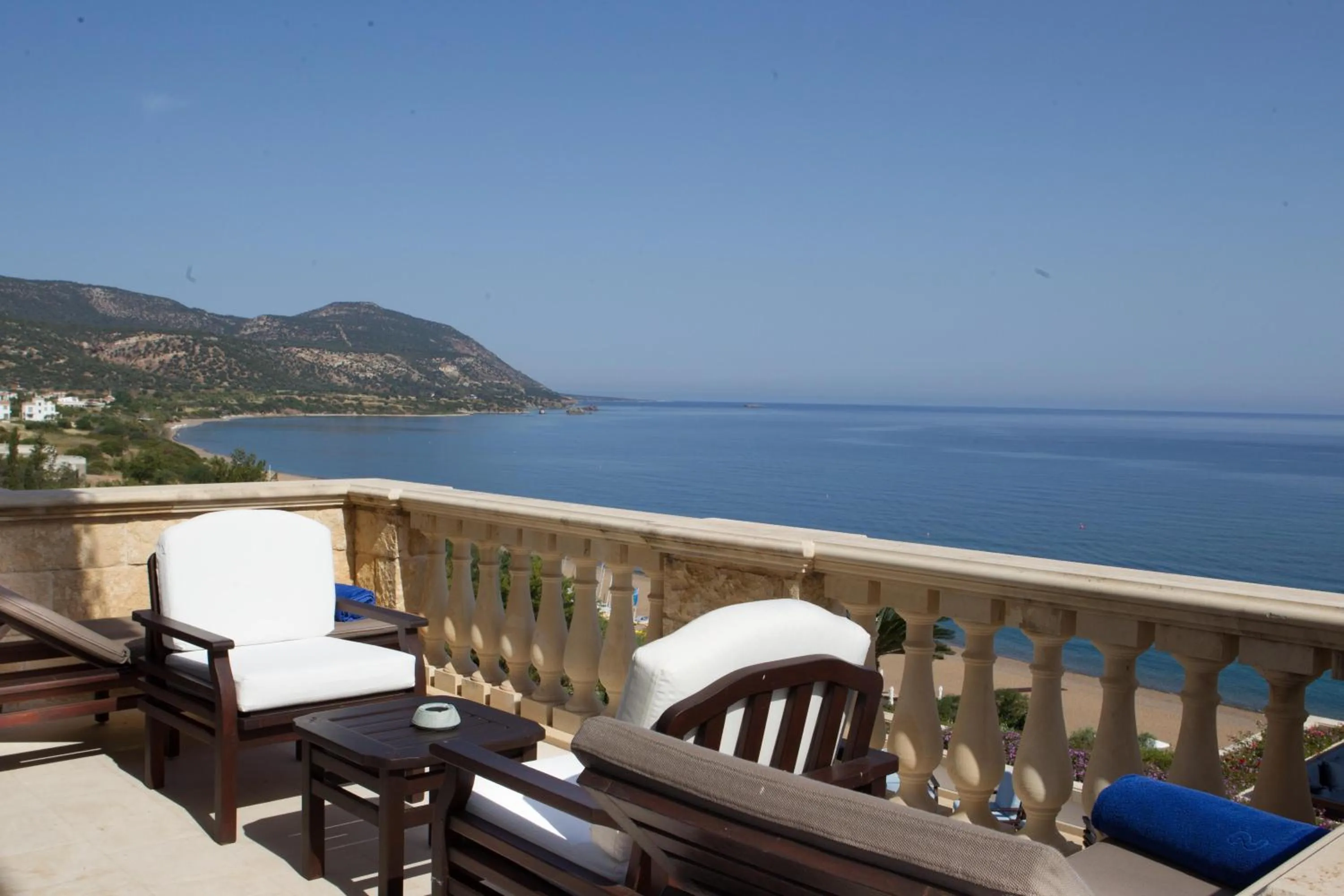 Photo of the whole room in Anassa