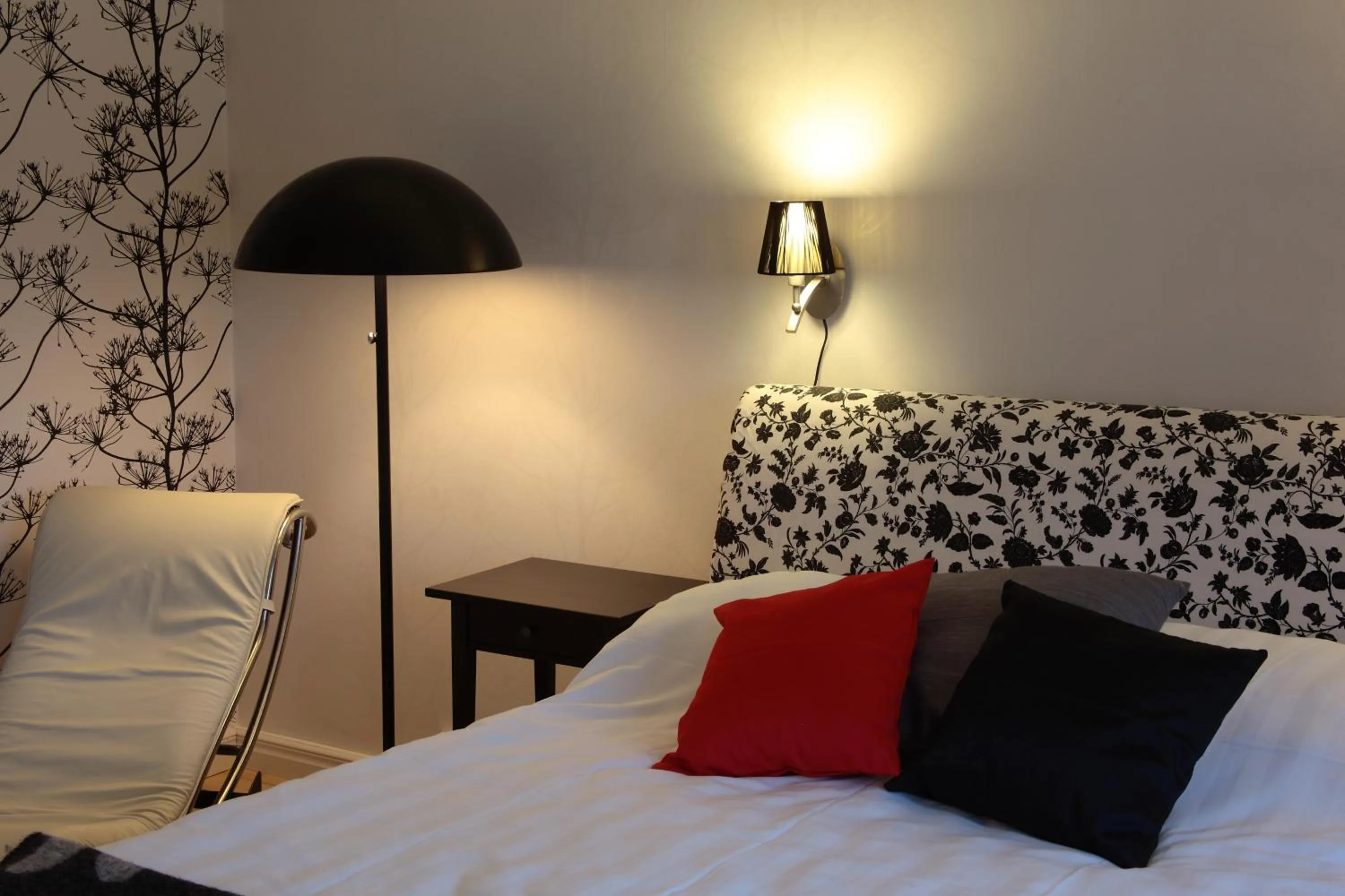 Decorative detail, Bed in Borgs Villahotell och B&B